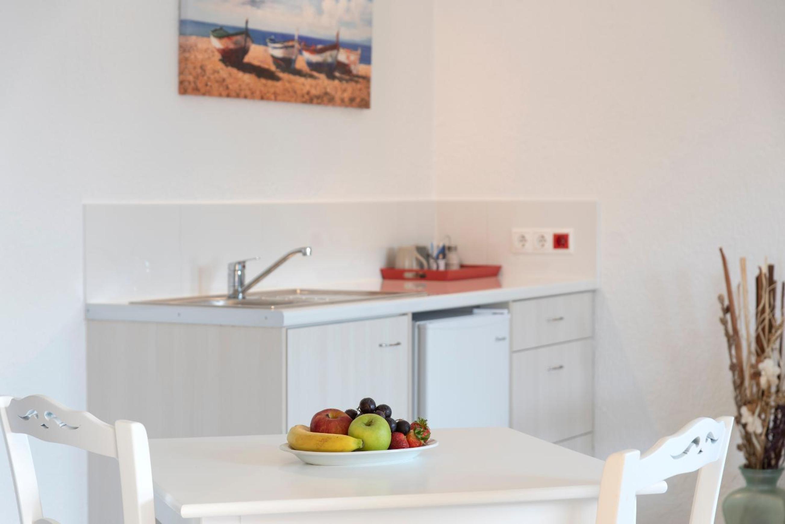 One Bedroom Apartment with Sea View - Photo 4
