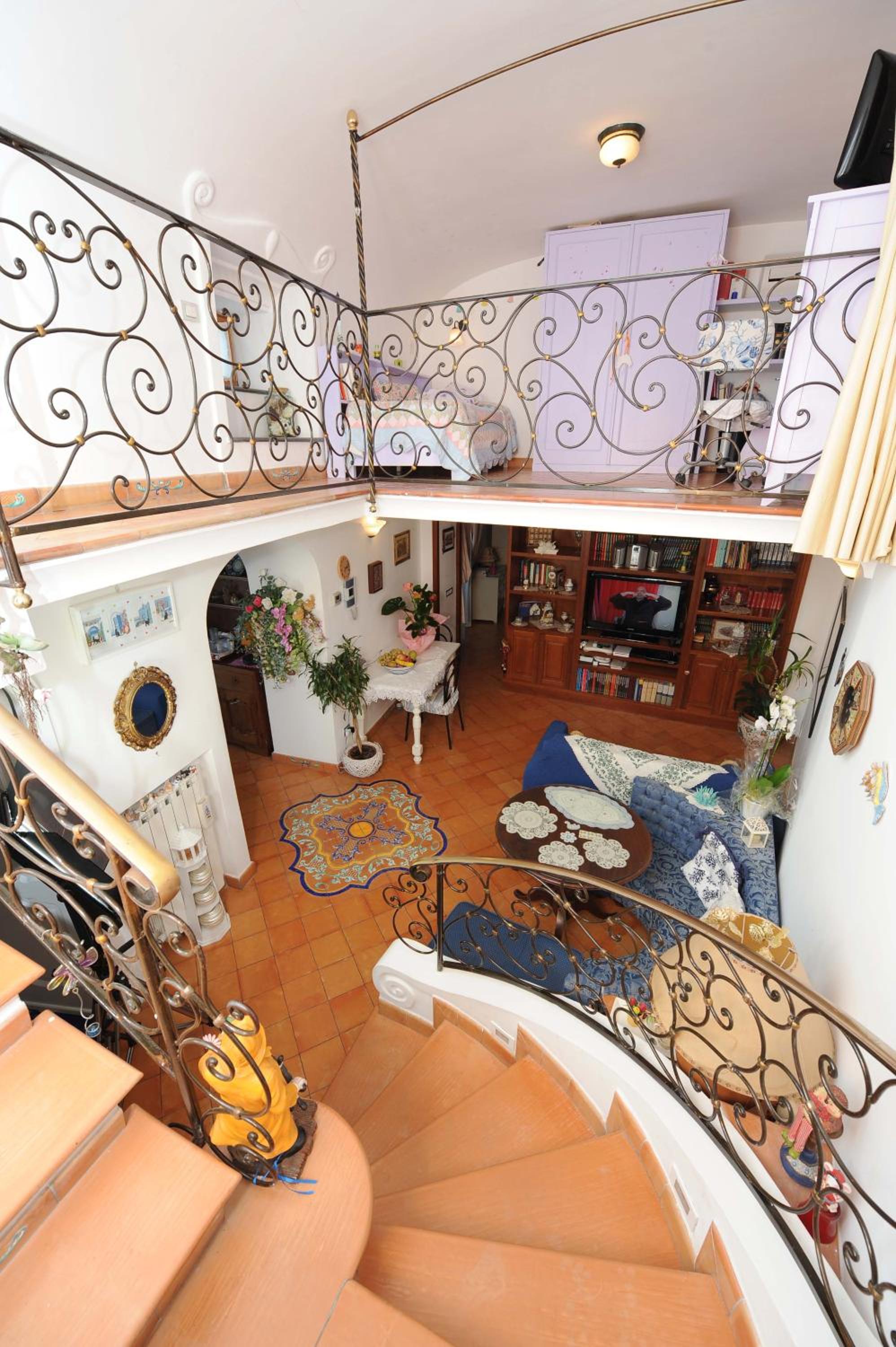 Two-Bedroom House - Photo 24