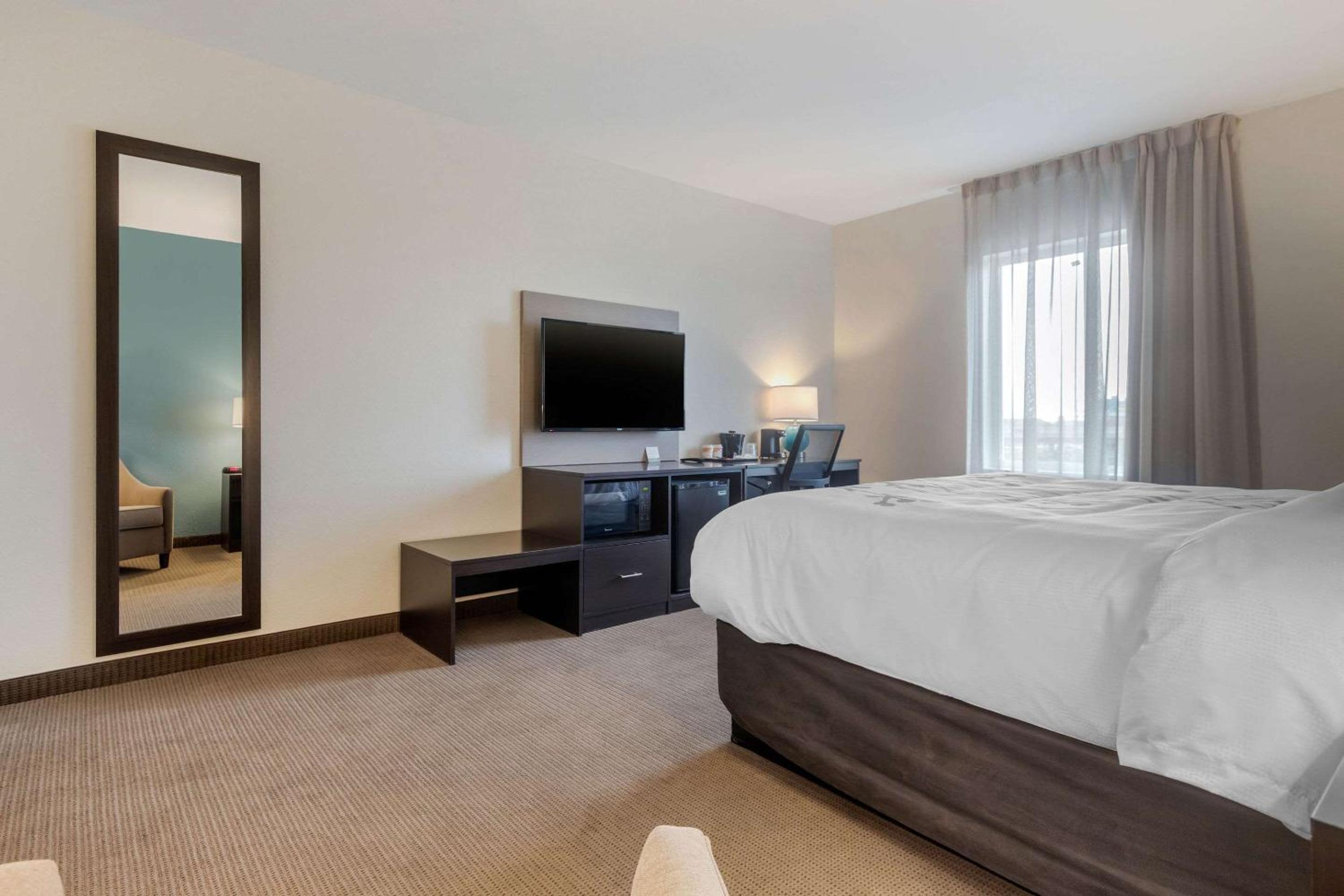 King Room - Non-Smoking - Photo 1