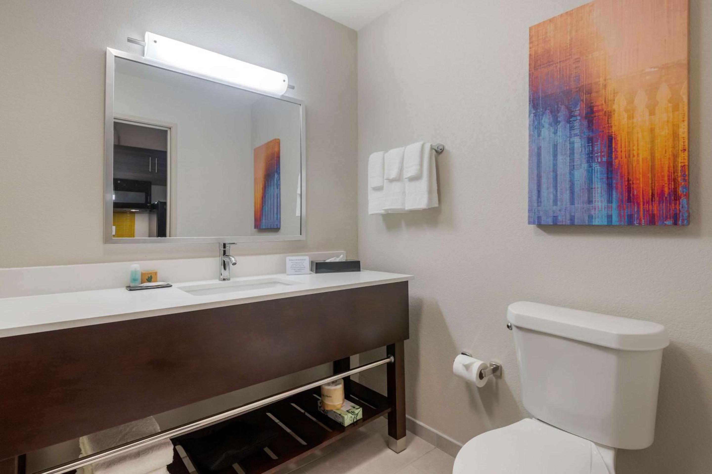 King Room - Non-Smoking - Photo 2
