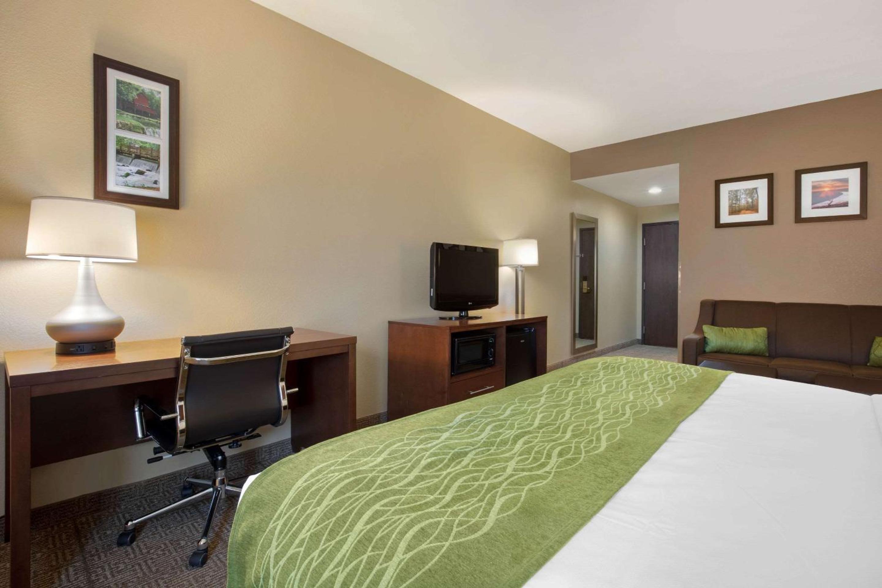 King Suite - Non-Smoking - Photo 1