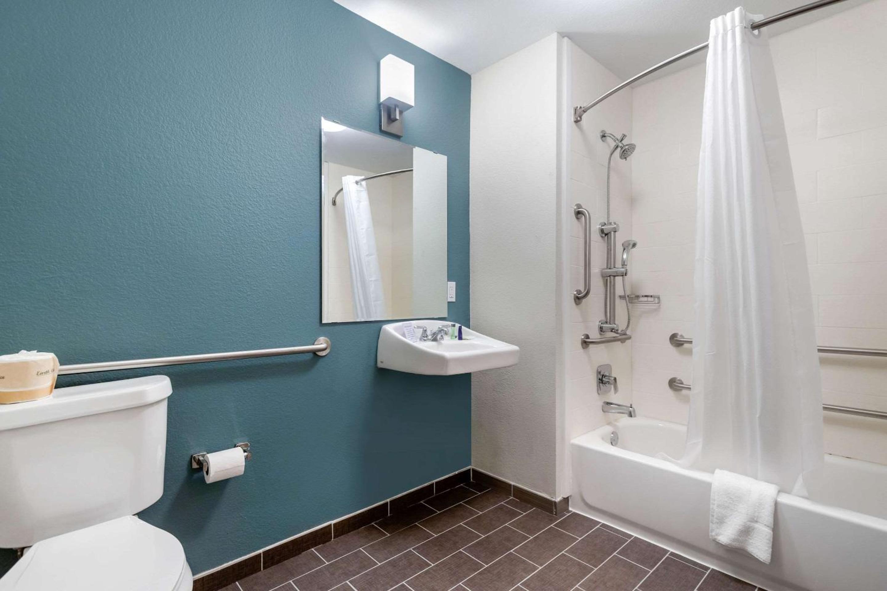 King Room - Accessible/Non-Smoking - Photo 6