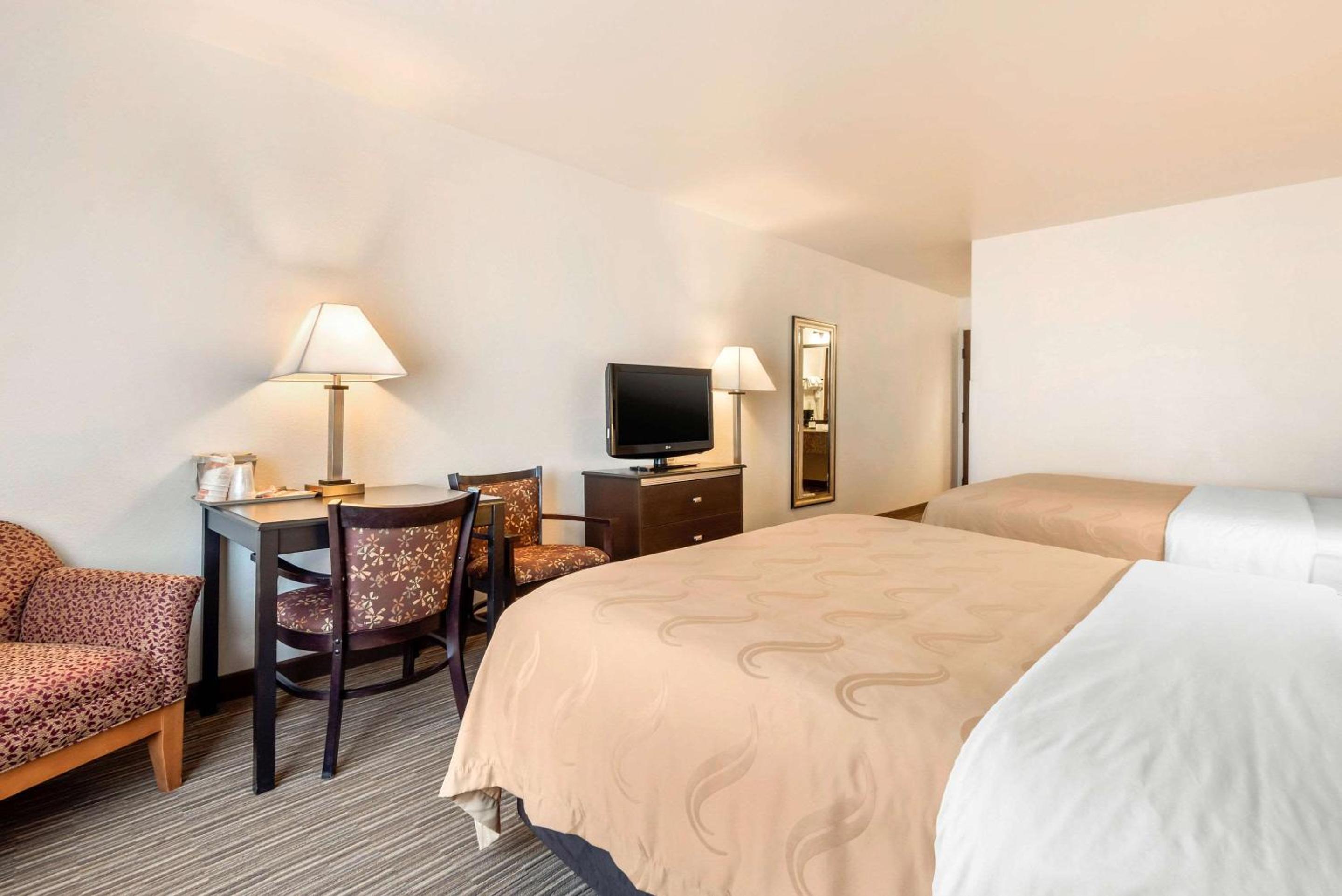 Queen Room with Two Queen Beds - Non-Smoking - Photo 1