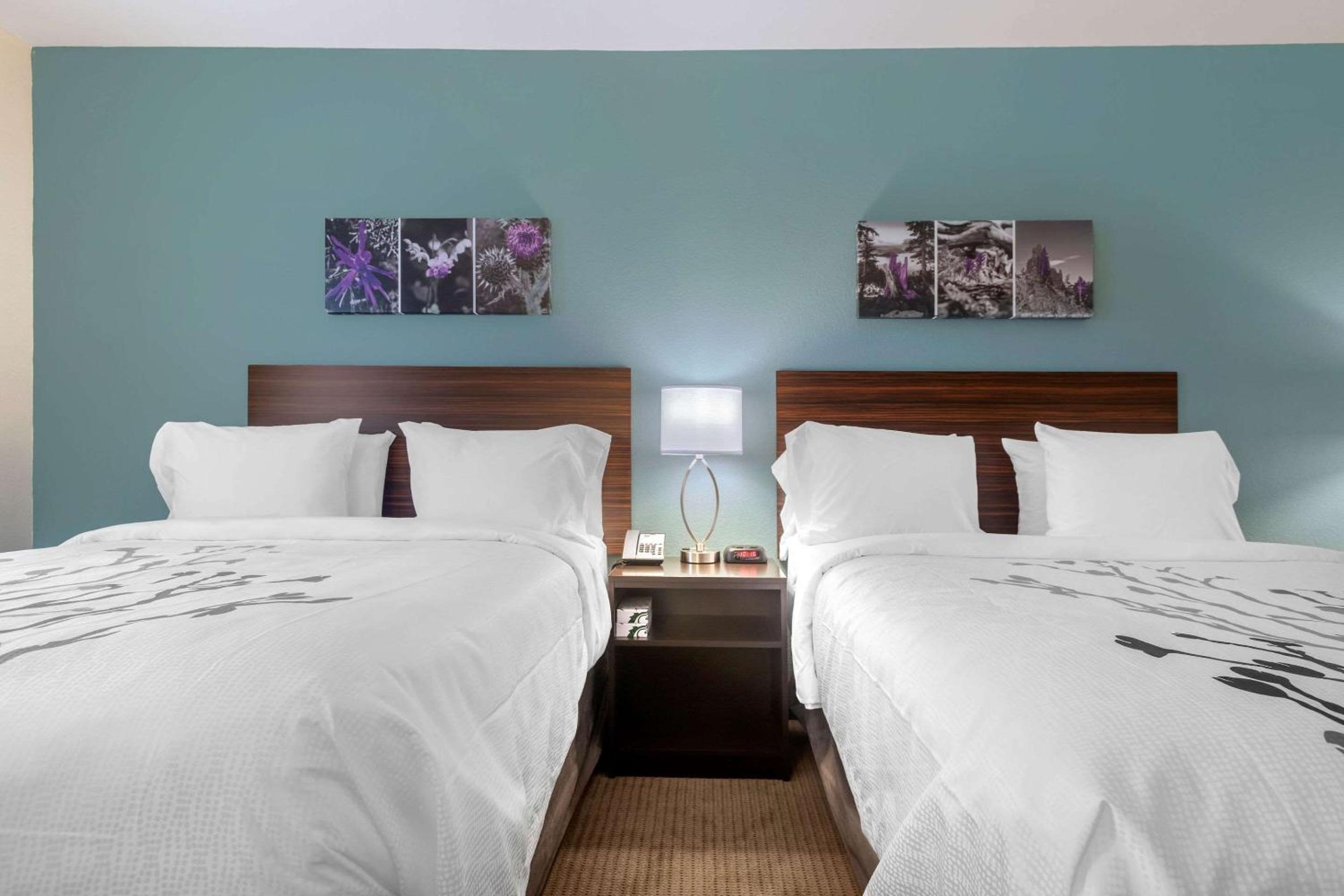 Queen Room with Two Queen Beds - Accessible/Non-Smoking  - Photo 1