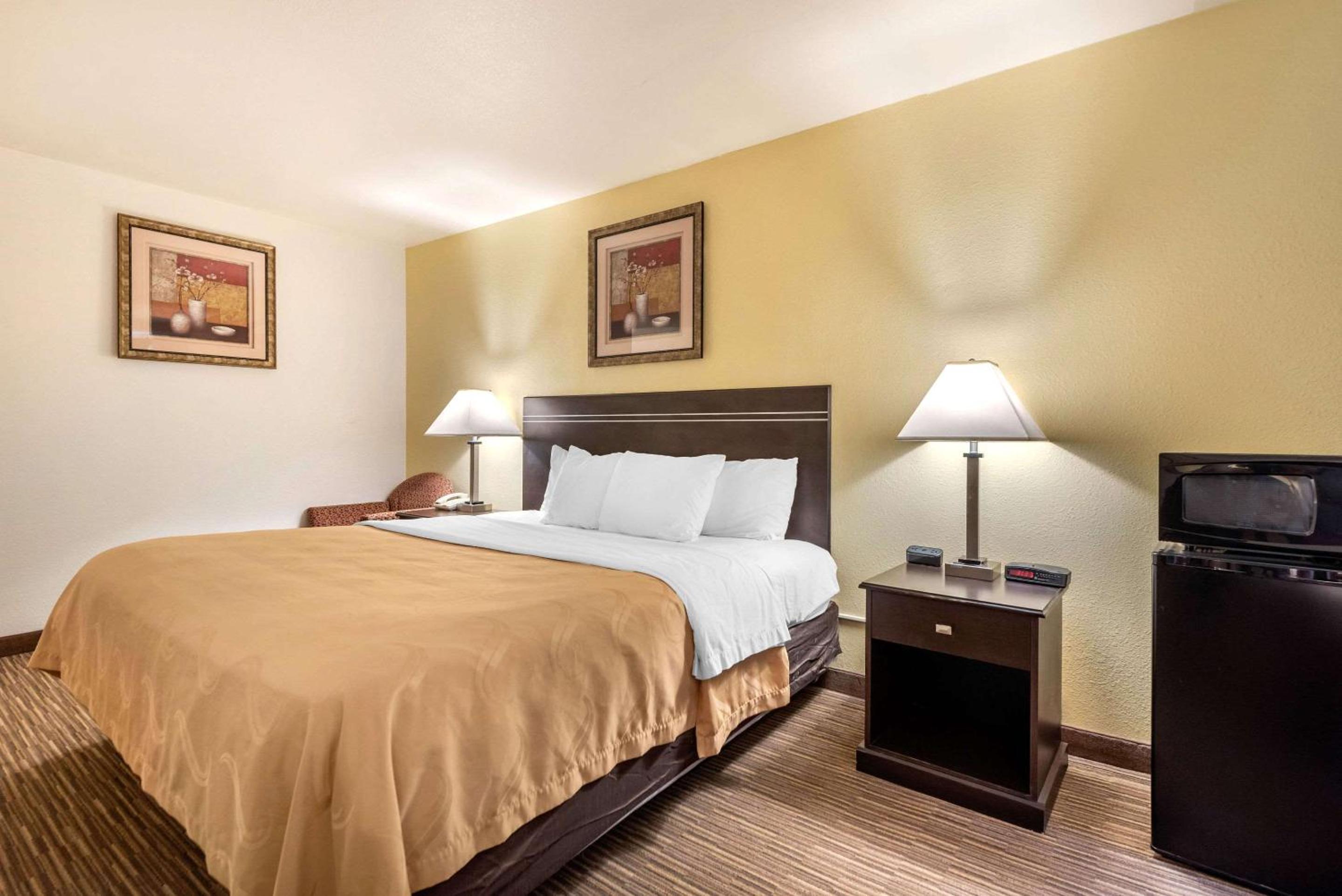 King Room - Accessible/Non-Smoking - Photo 3