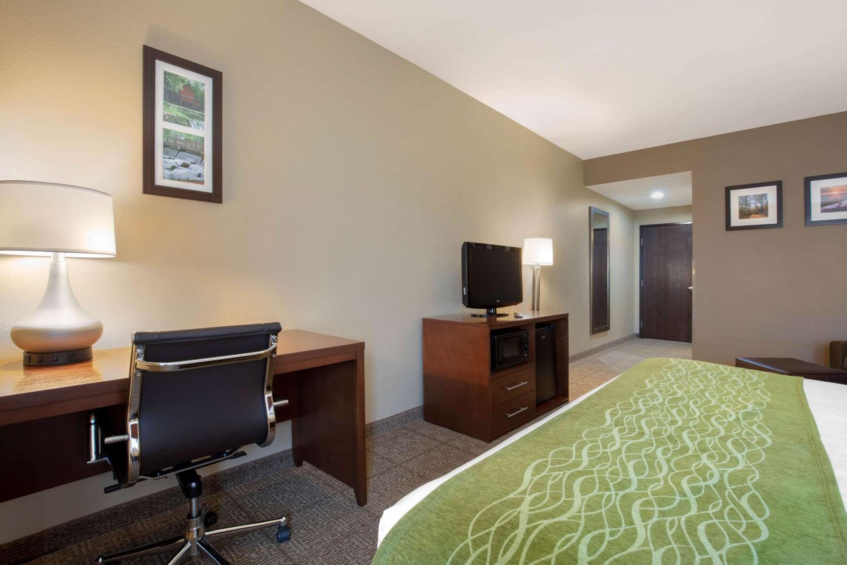King Room - Non-Smoking - Photo 1