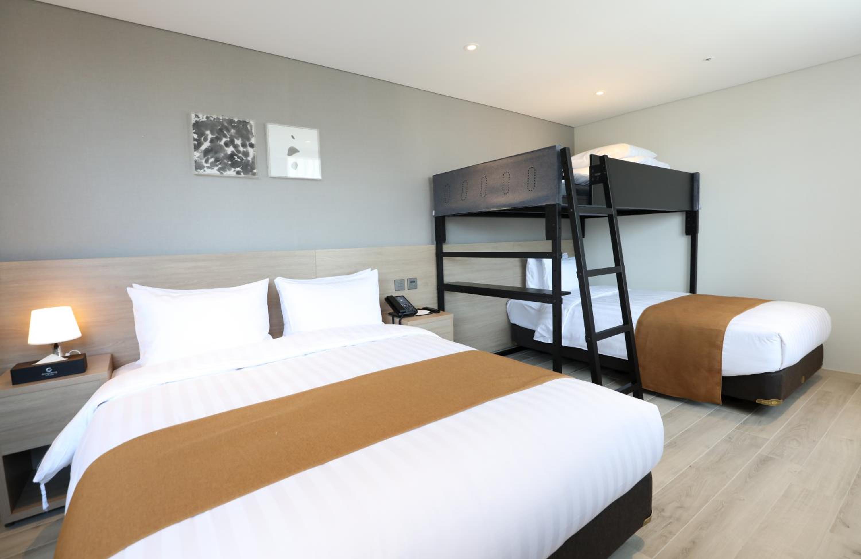 Deluxe Quadruple Room photo 3