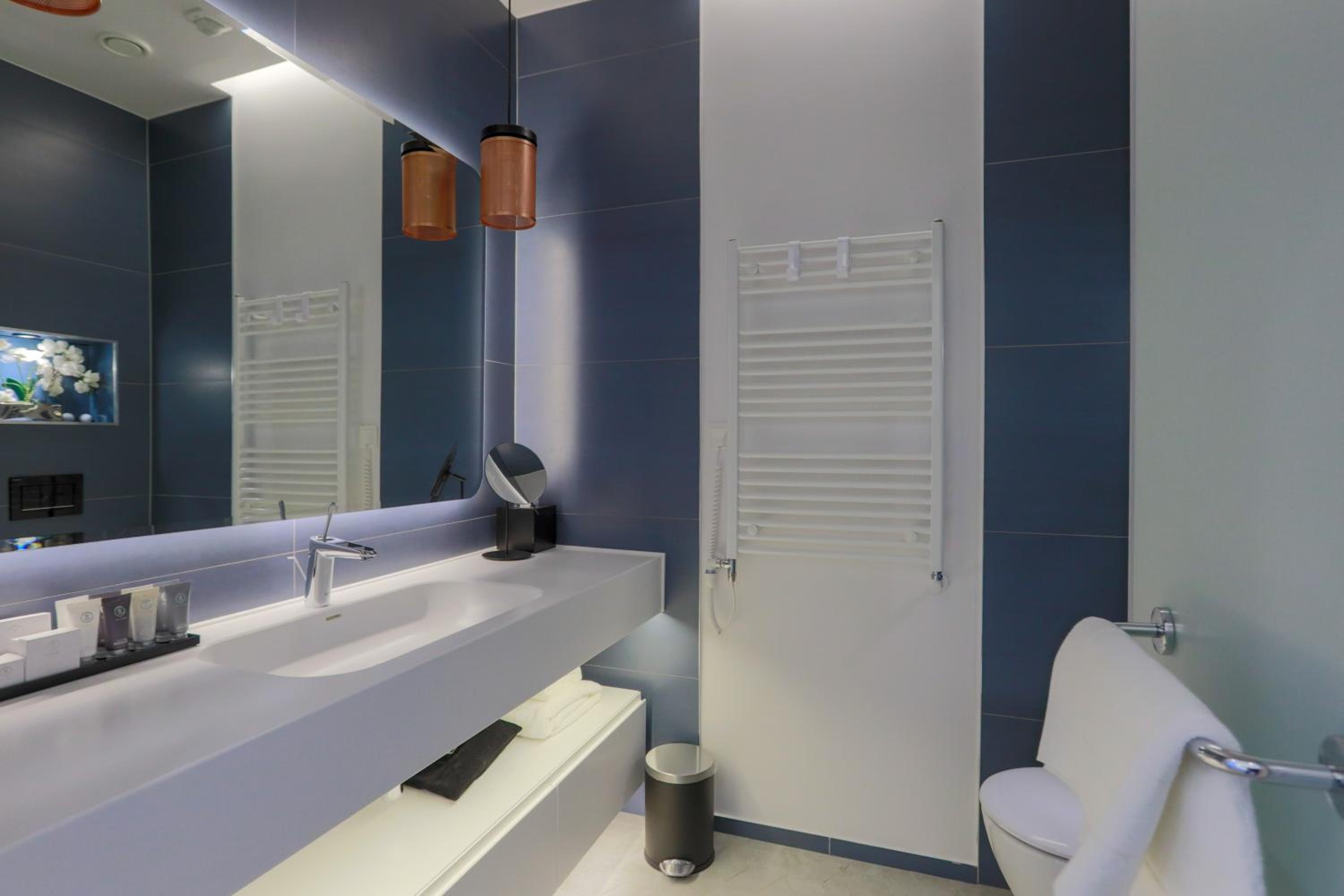 Double or Twin Room with Balcony - Photo 3