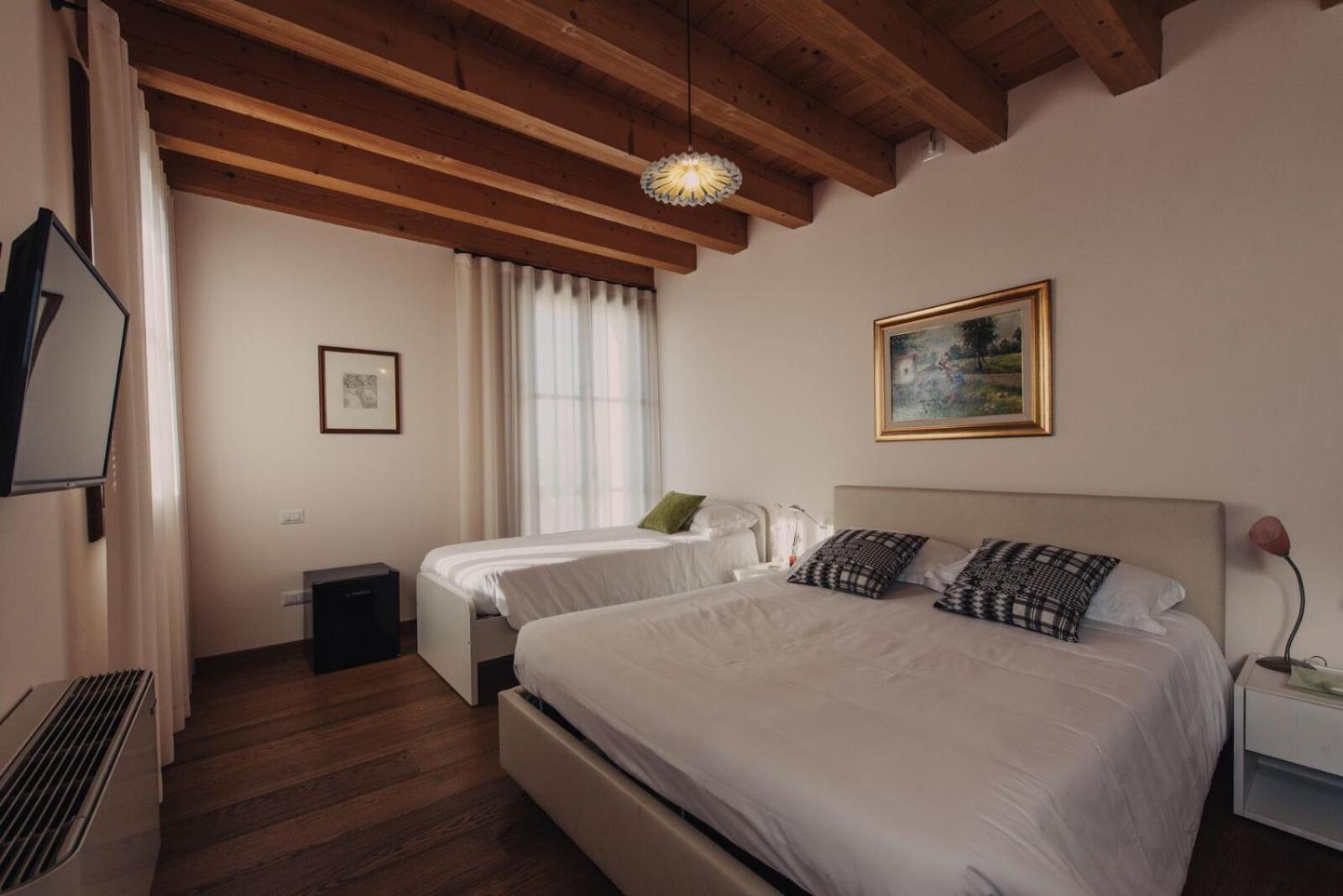 Double Room with Private Bathroom photo 1