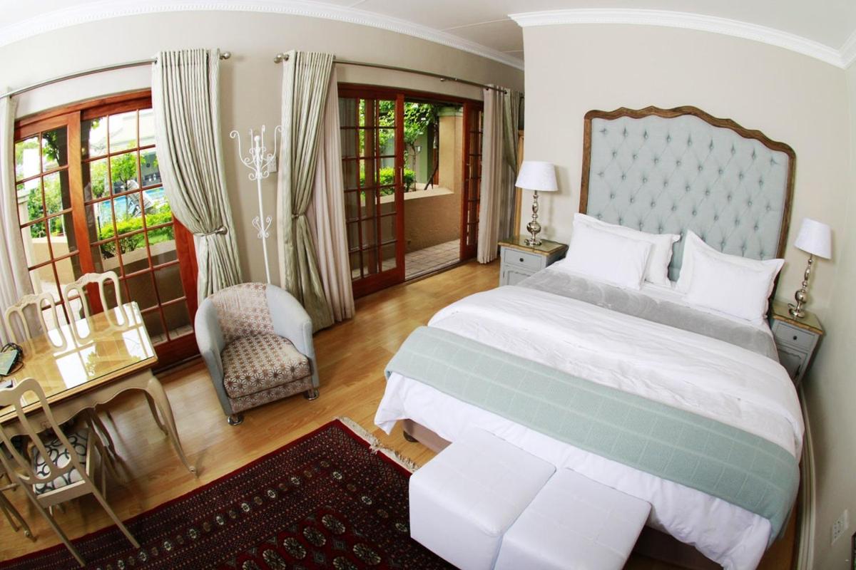 Deluxe Double Room (2 Adults + 1 Child)