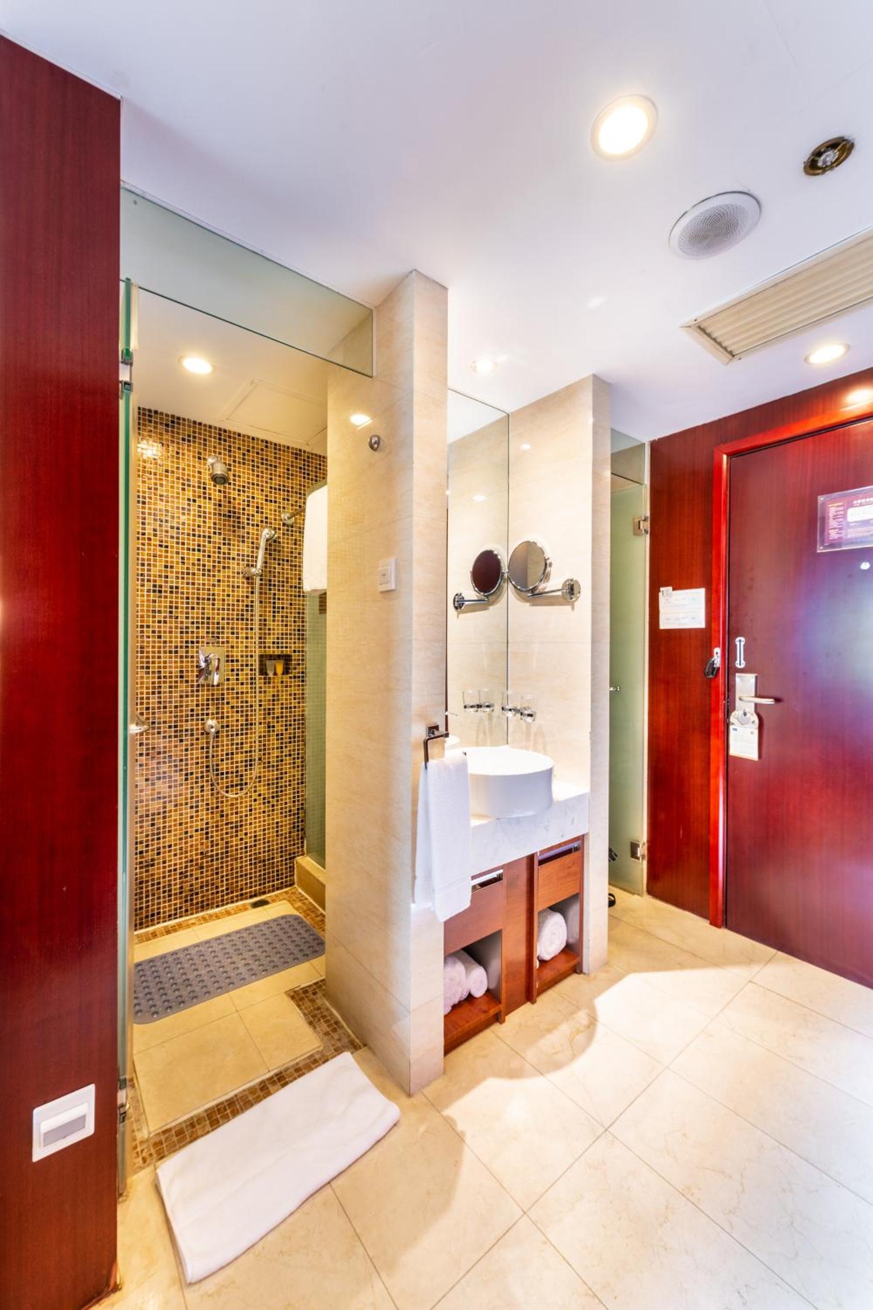 Executive Queen Room - Photo 4