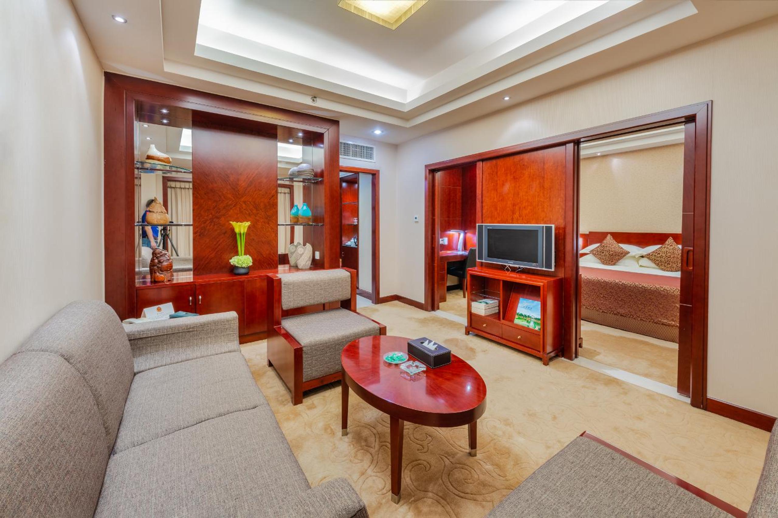 Deluxe Suite - Photo 2