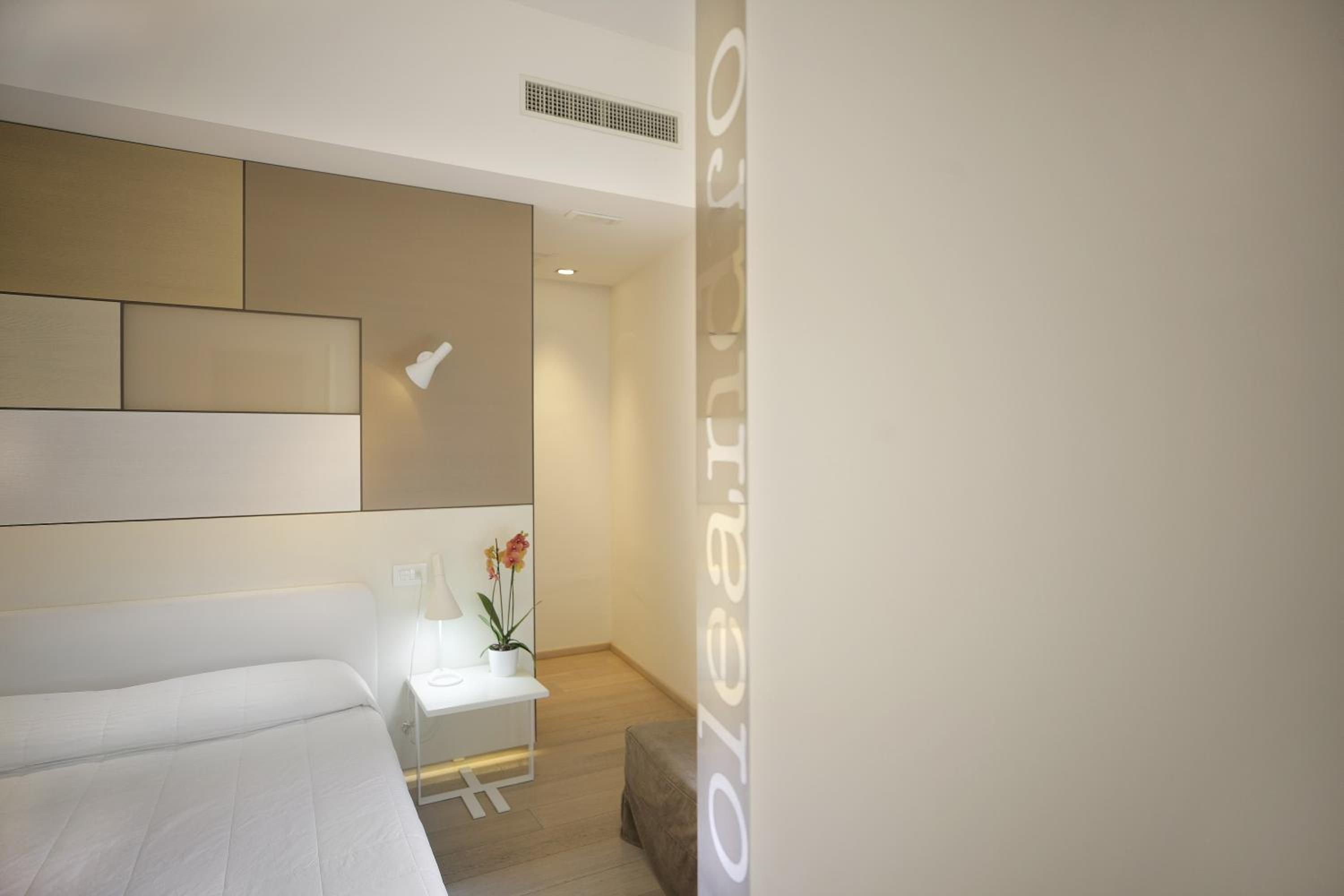 Standard Double Room - Photo 2