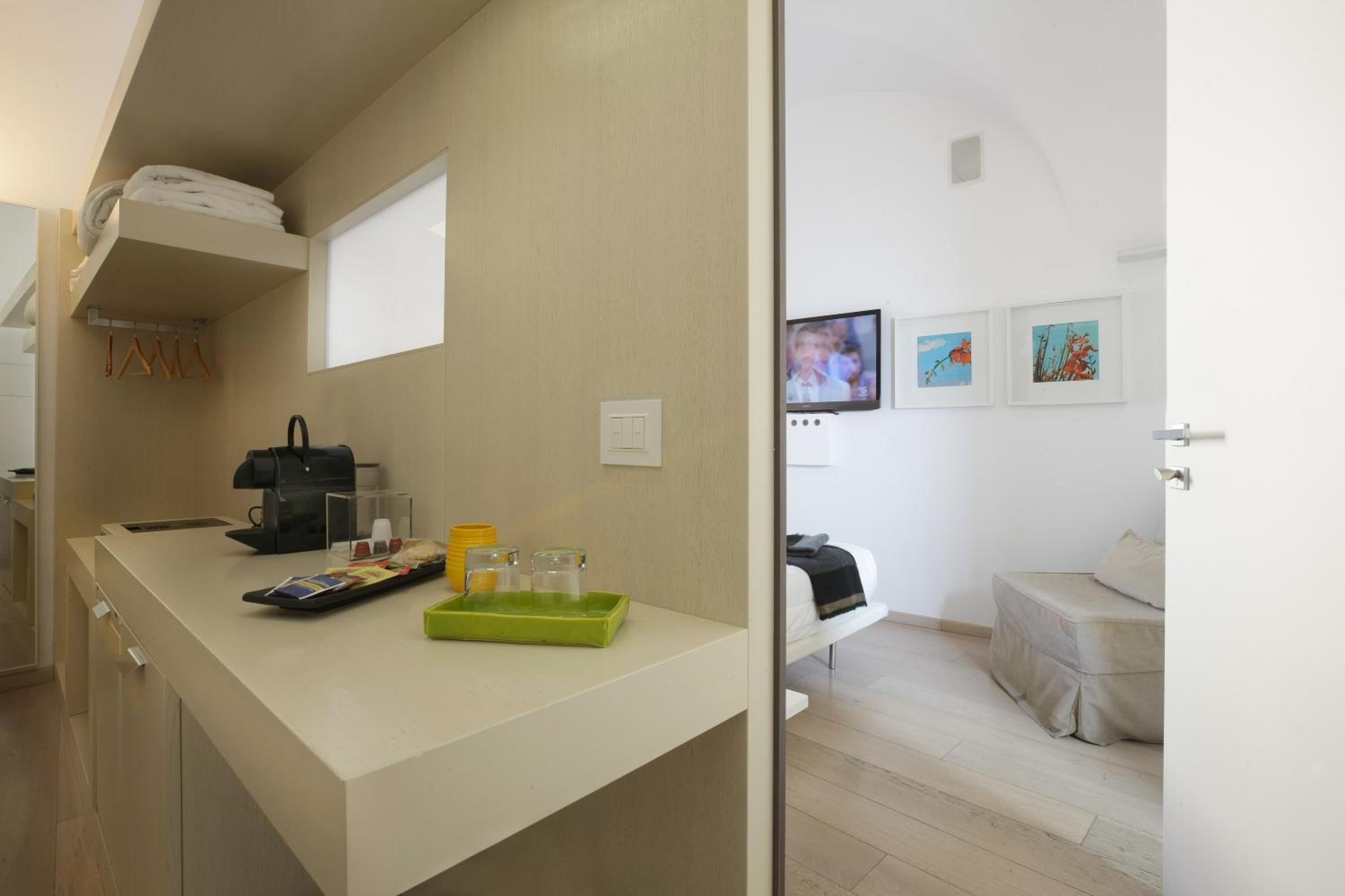 Standard Double Room - Photo 16