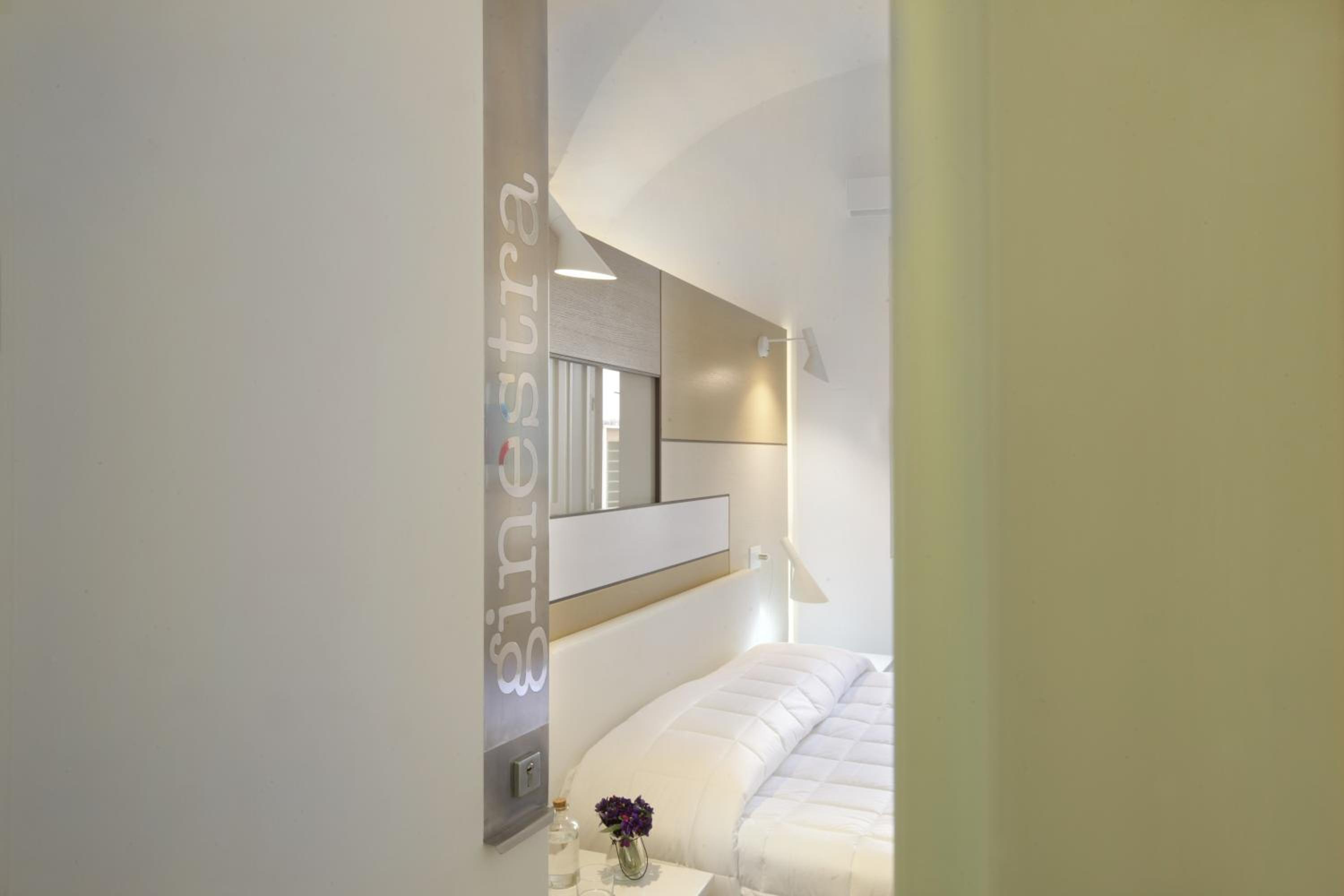 Standard Double Room - Photo 17