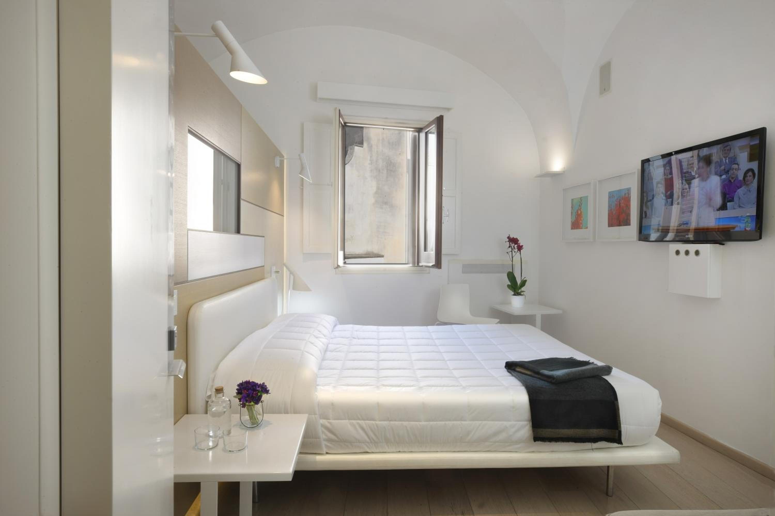 Standard Double Room - Photo 7