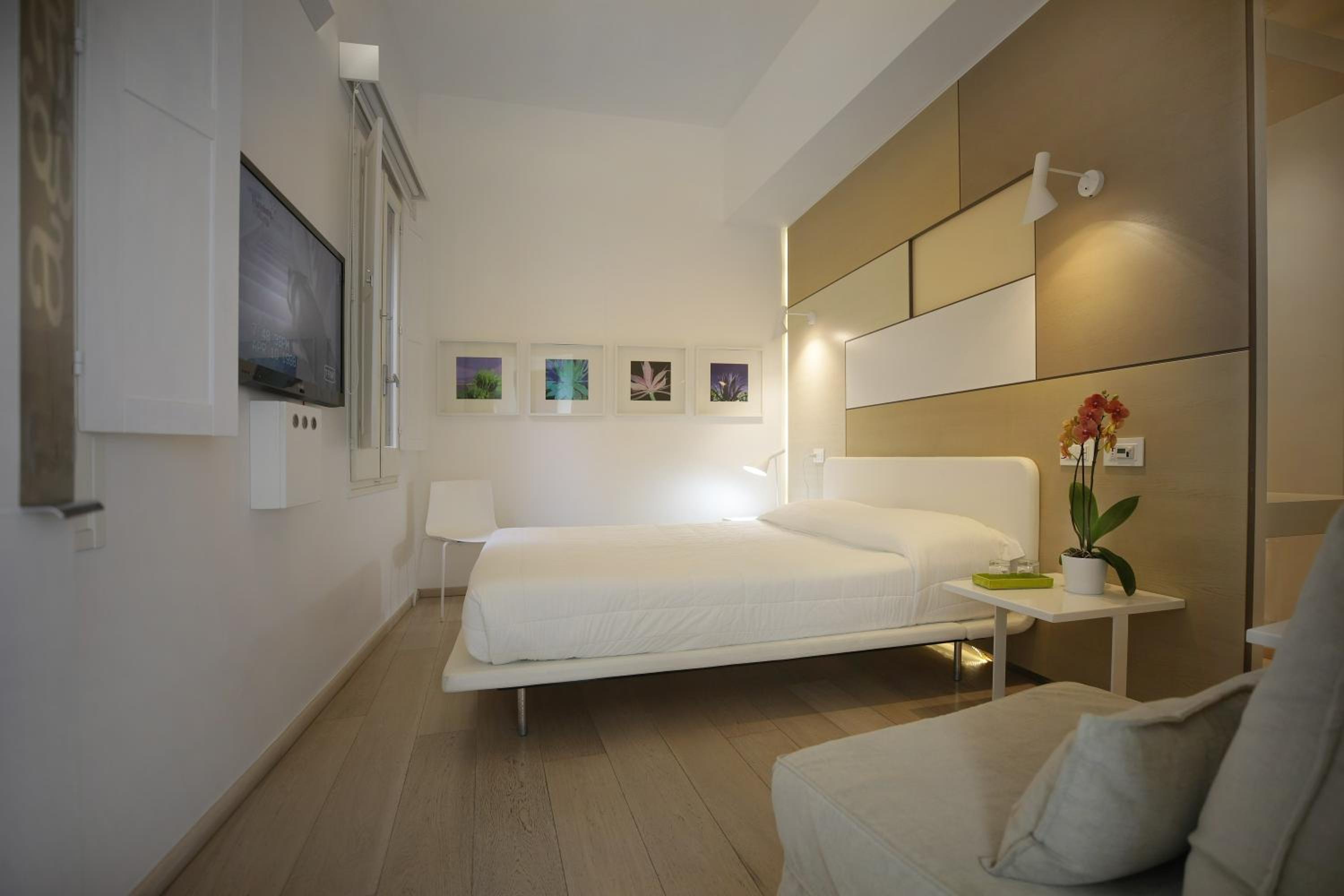 Standard Double Room - Photo 20