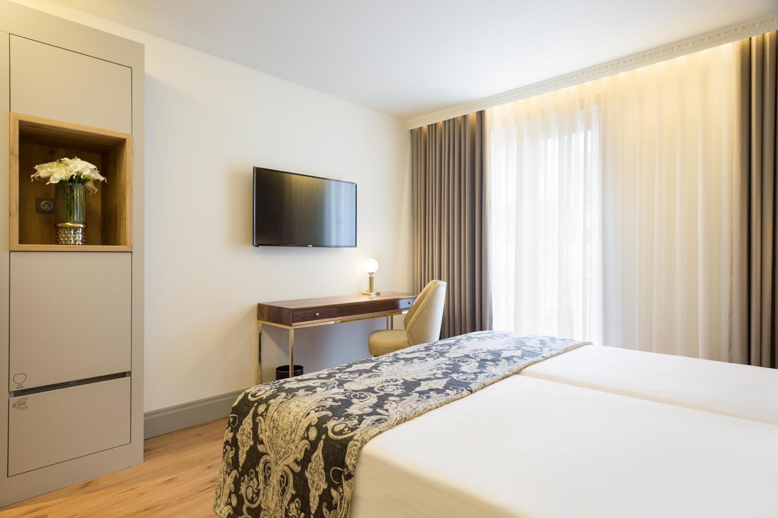 Standard Double Room - Photo 8