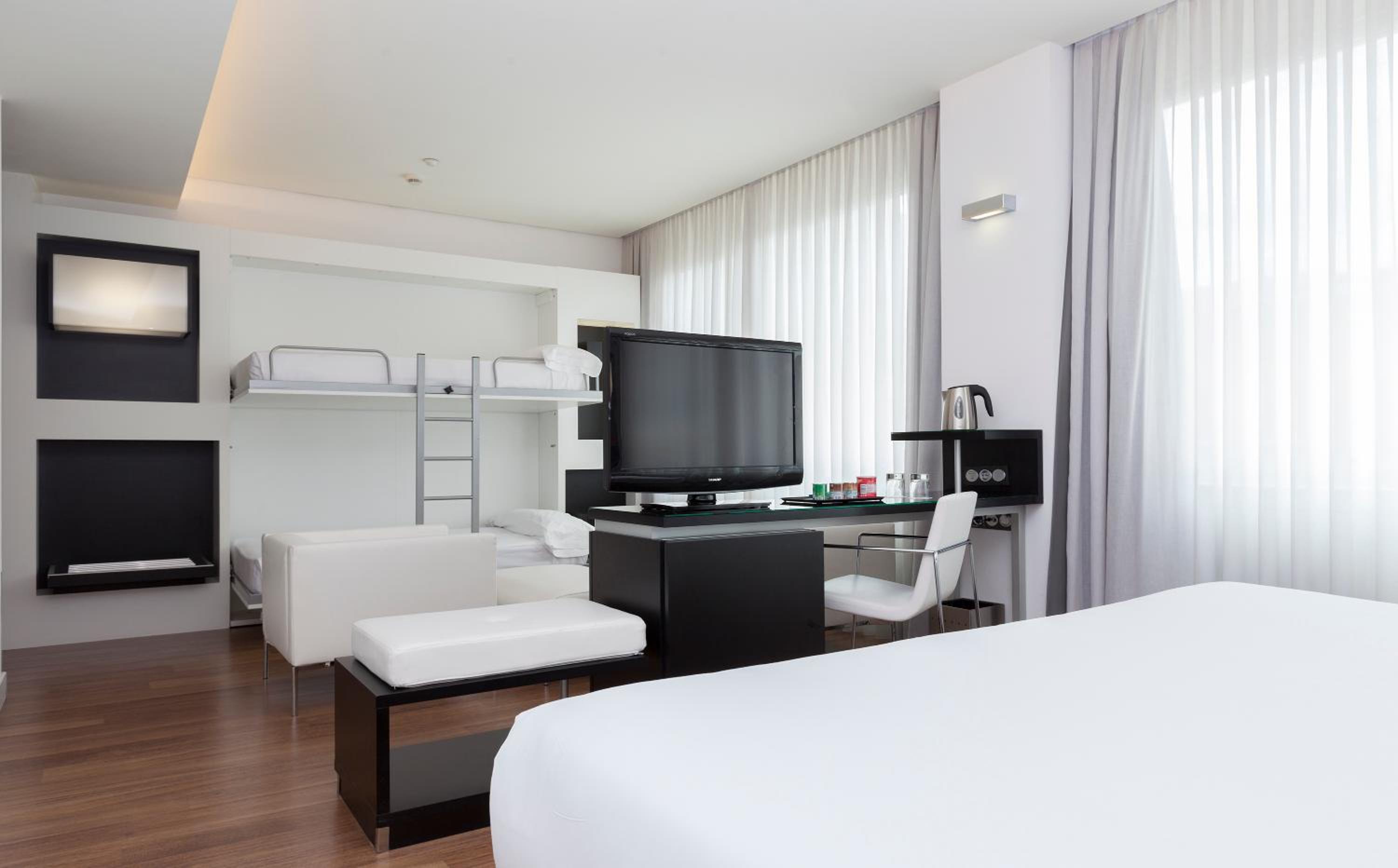  Executive Double or Twin Room with free airport shuttle - Photo 2