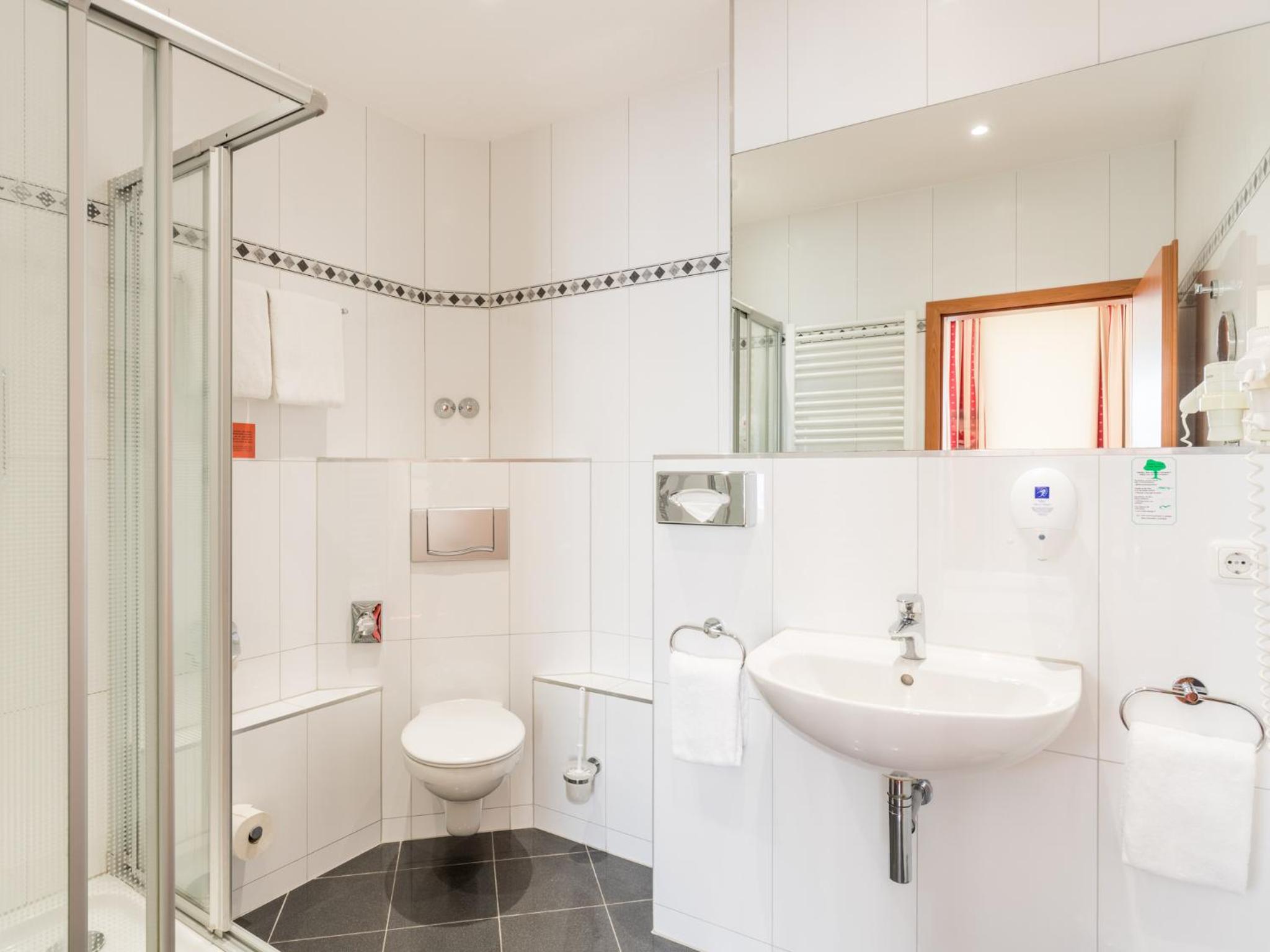 Standard Double Room - Photo 9