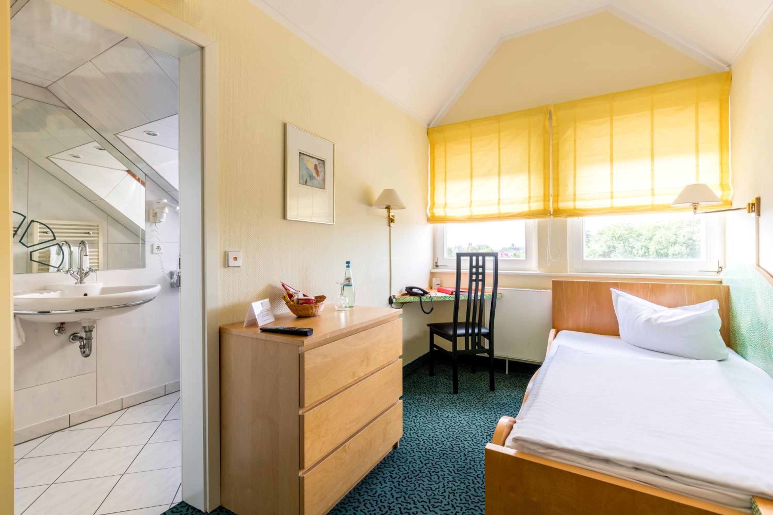 Standard Single Room photo 2
