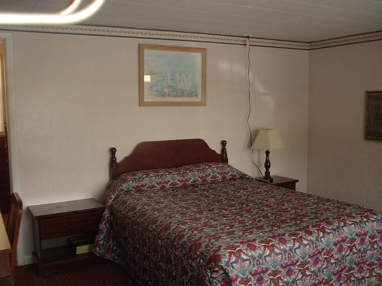 Queen Room - Non-Smoking