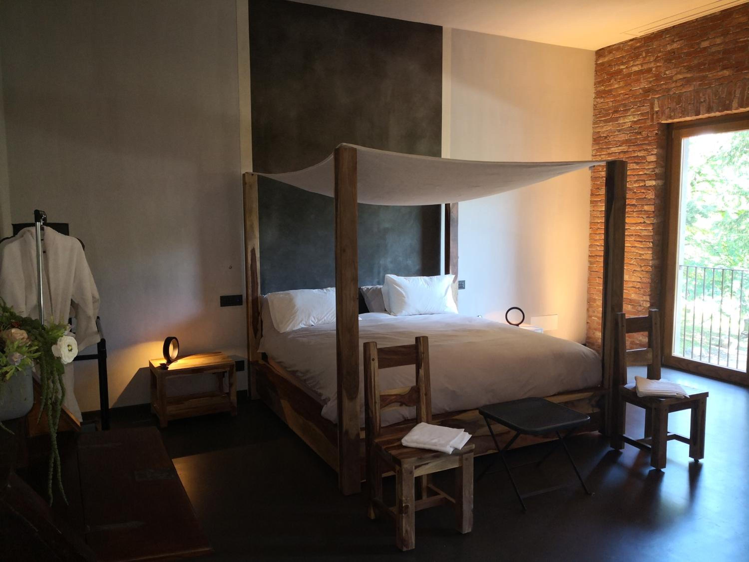 Deluxe King Suite photo 1