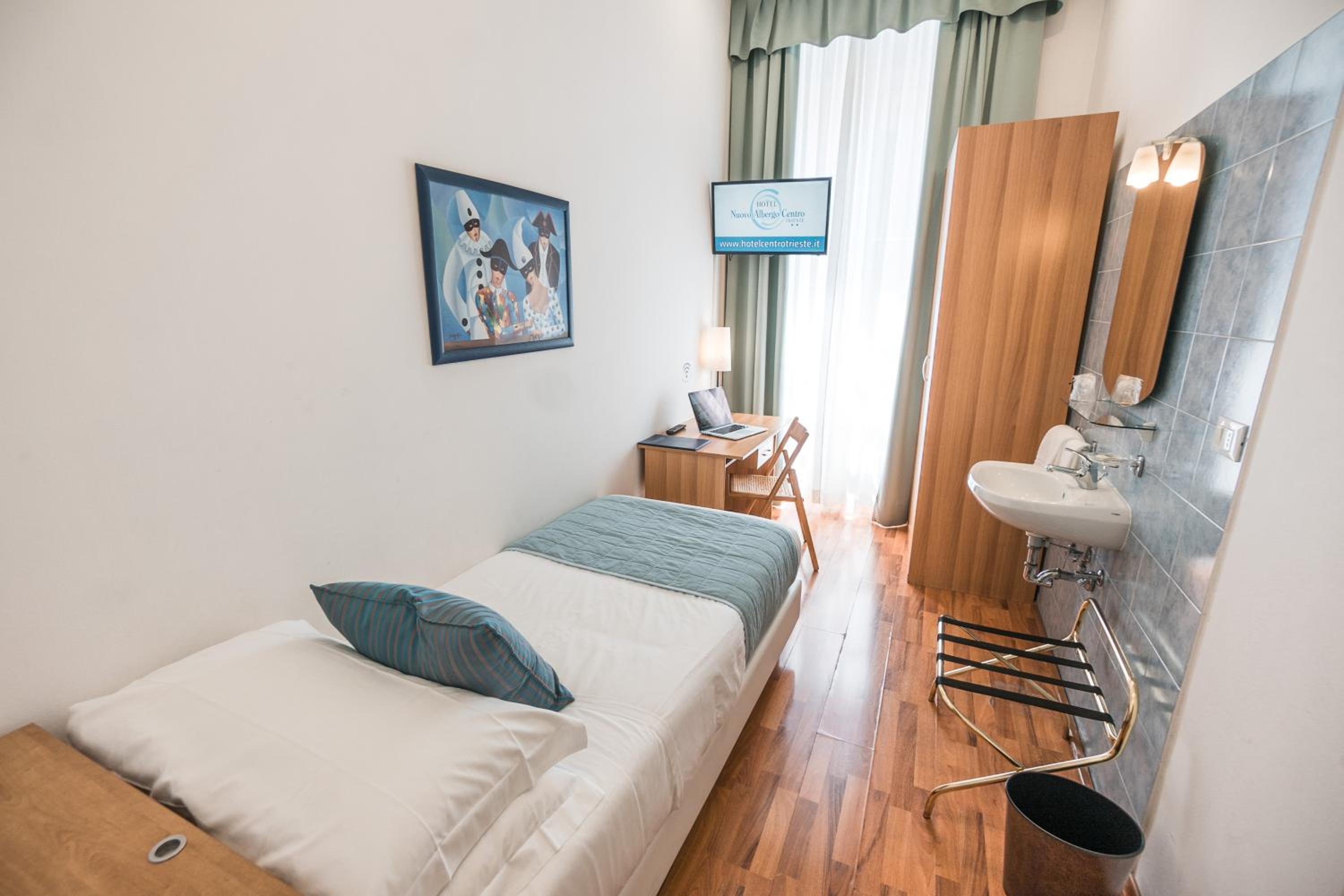 Single Room with Private External Bathroom photo 1