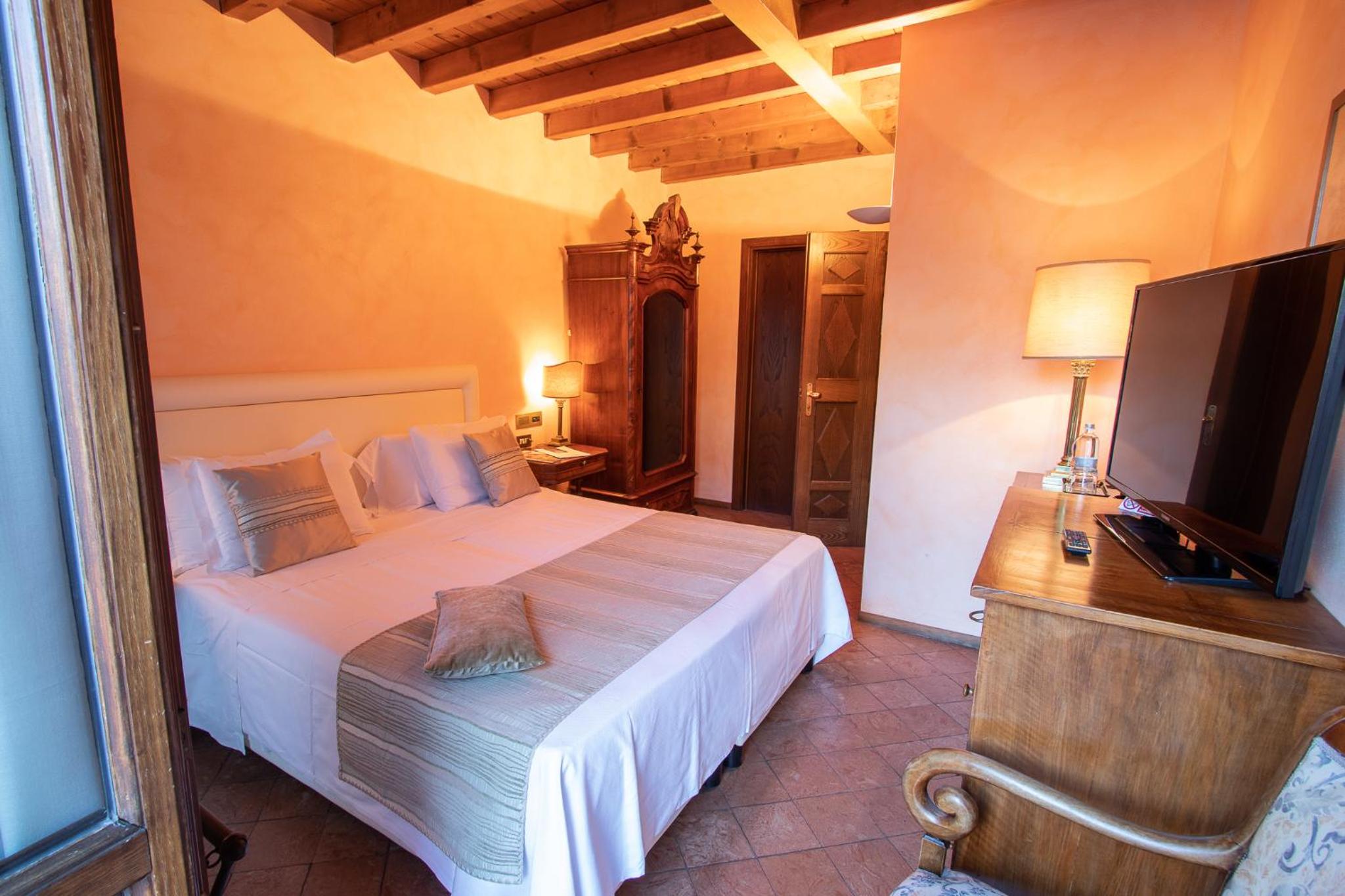 Double or Twin Room - Photo 1