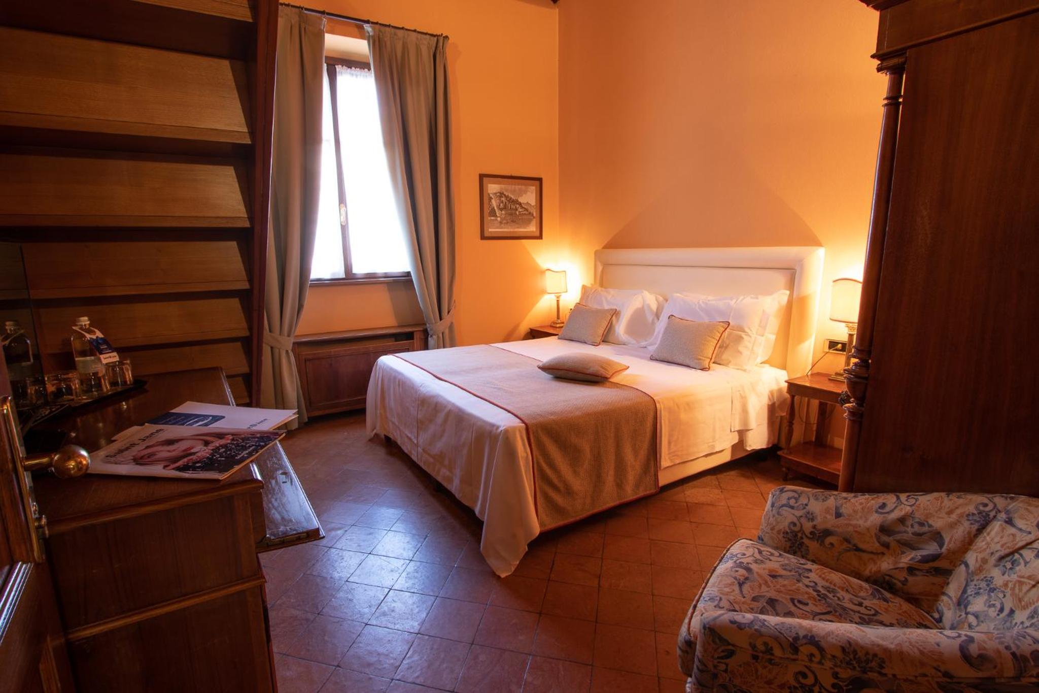 Double or Twin Room - Photo 5