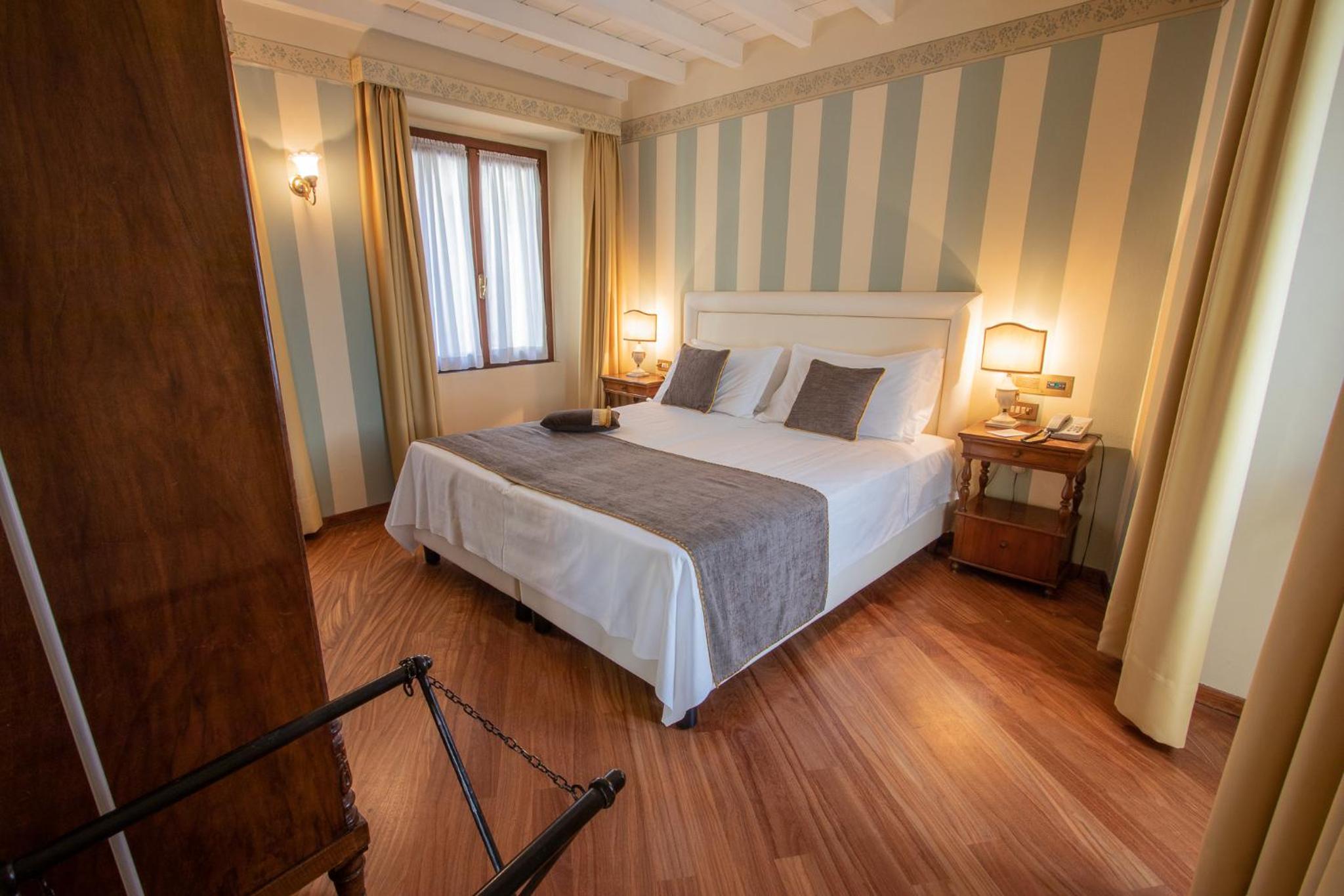 Deluxe Double or Twin Room - Photo 4