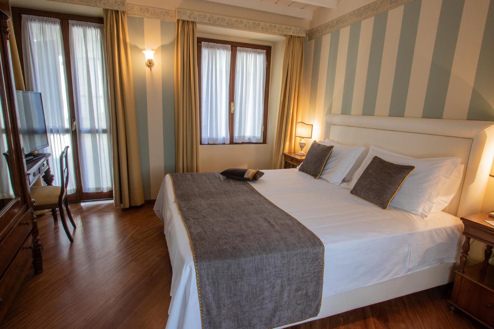 Deluxe Double or Twin Room - Photo 1