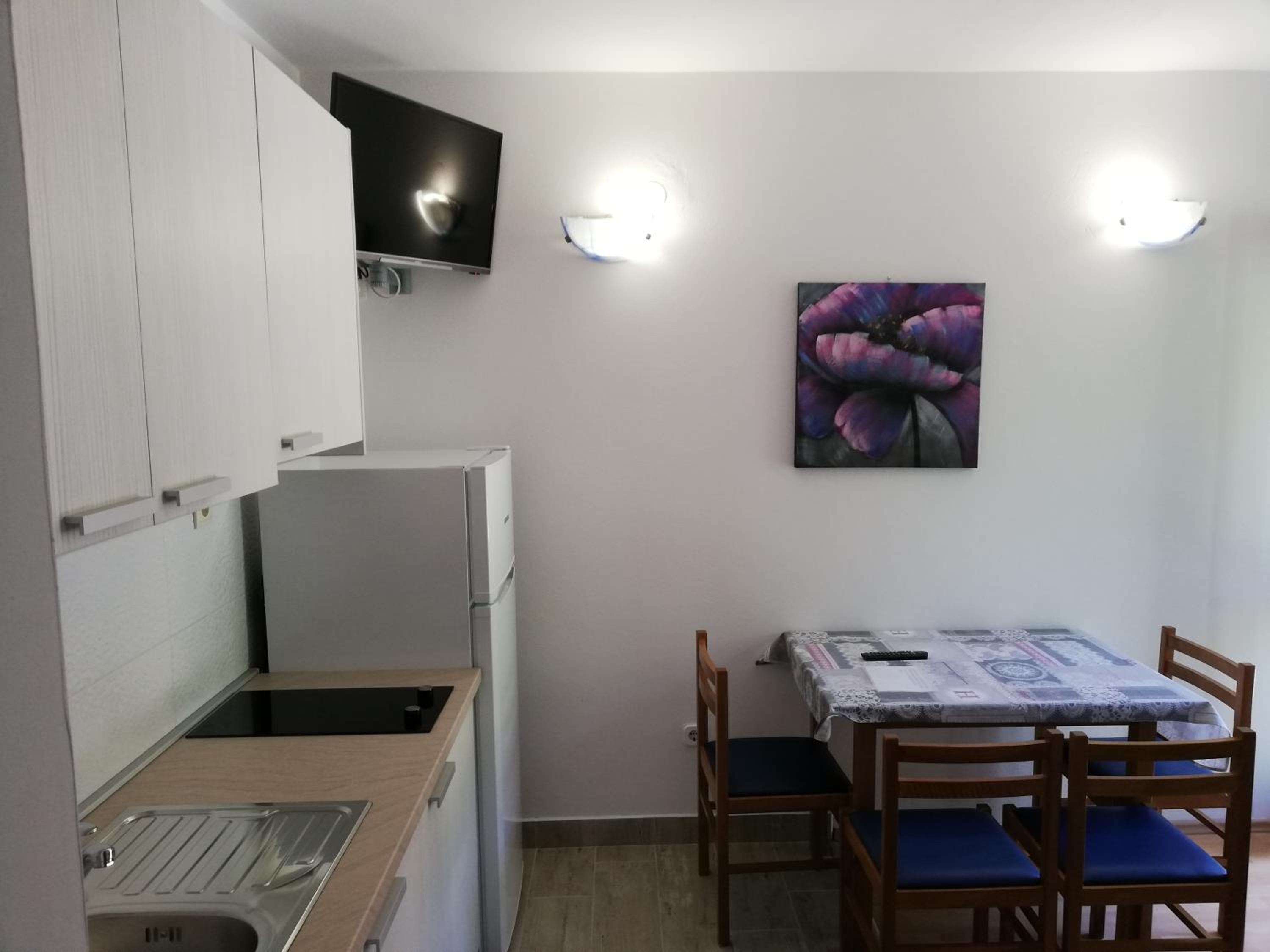 One-Bedroom Apartment photo 2