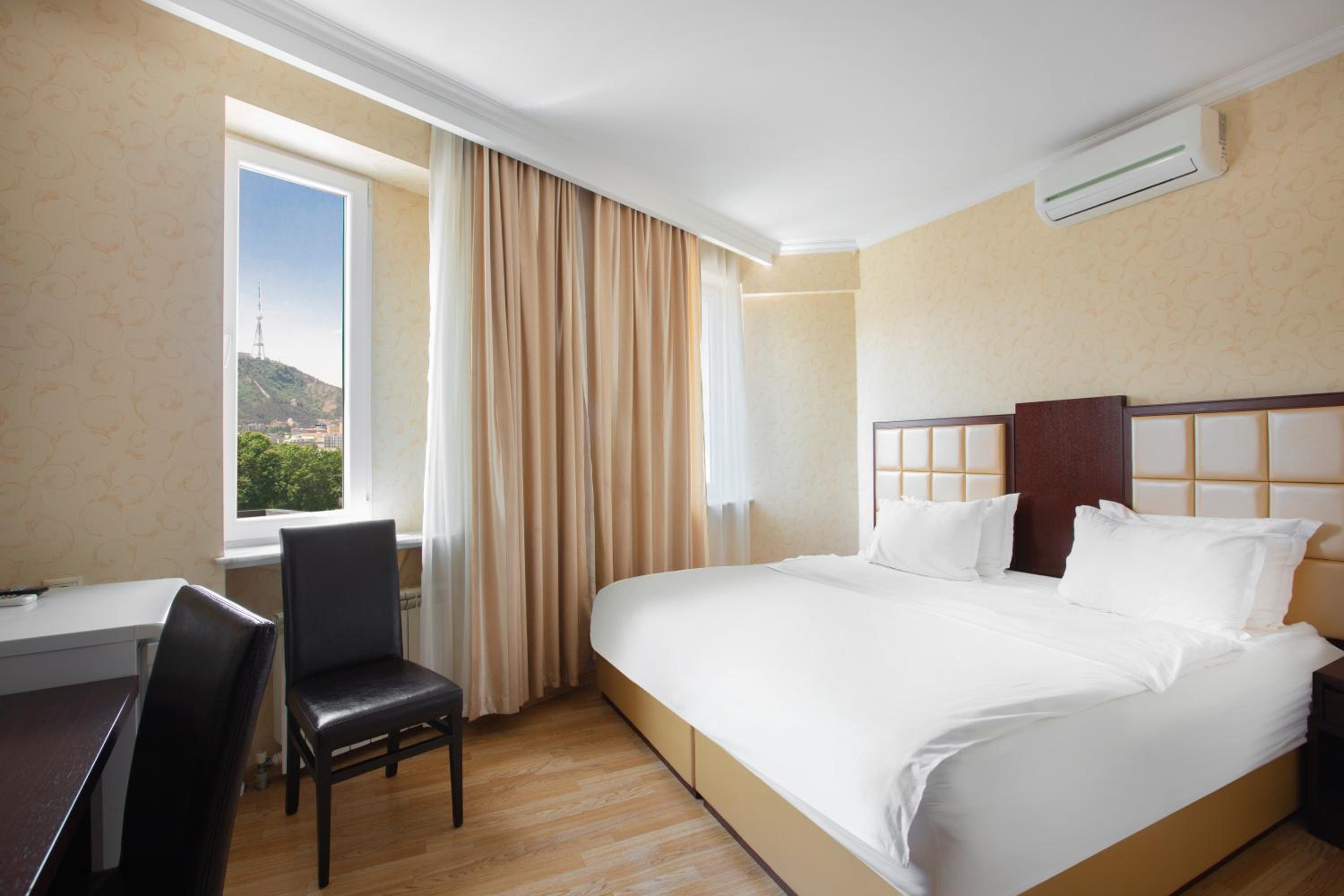 Double Room with Balcony - Photo 2
