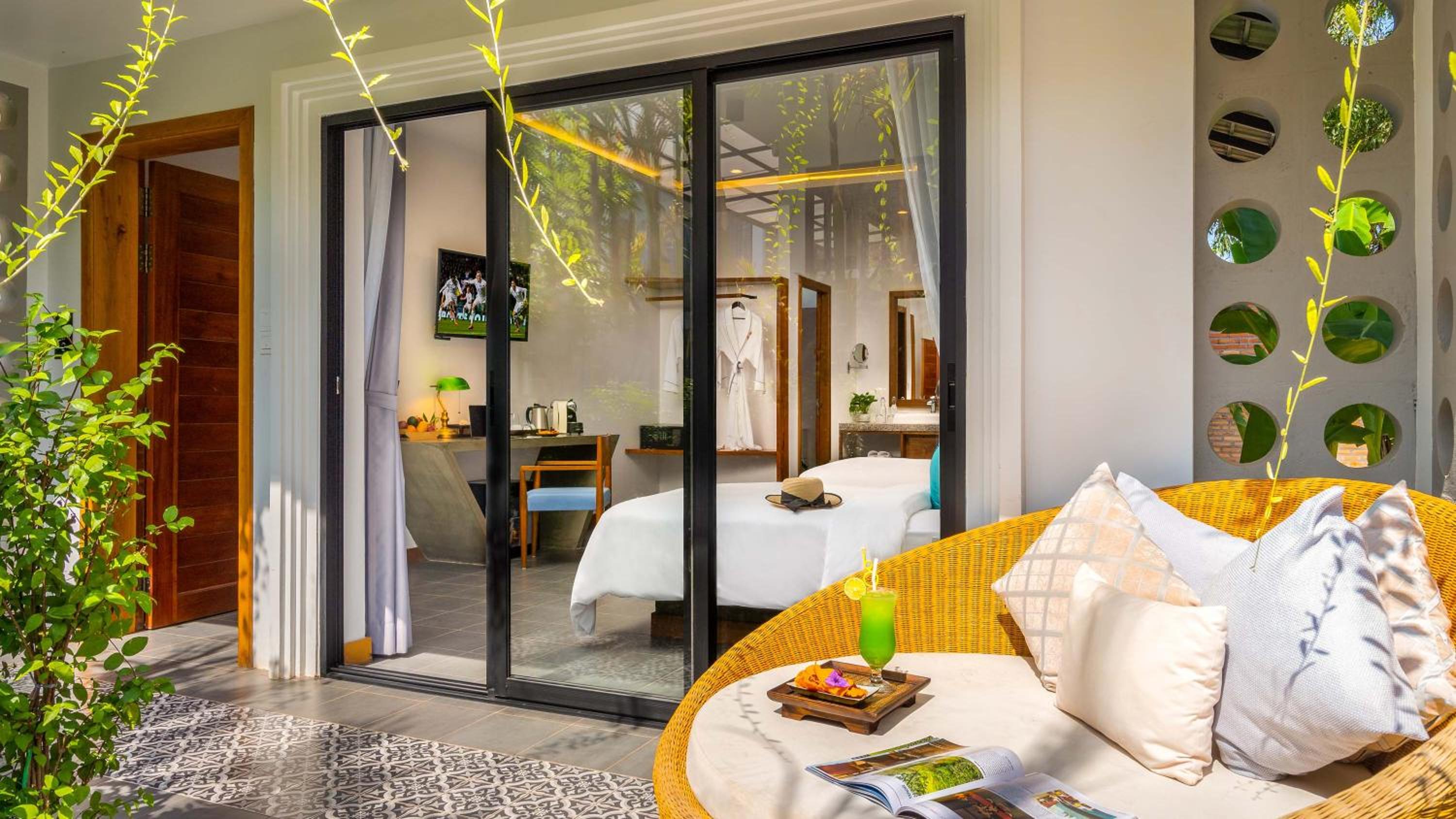 Cabana Suite Pool Access - Photo 1