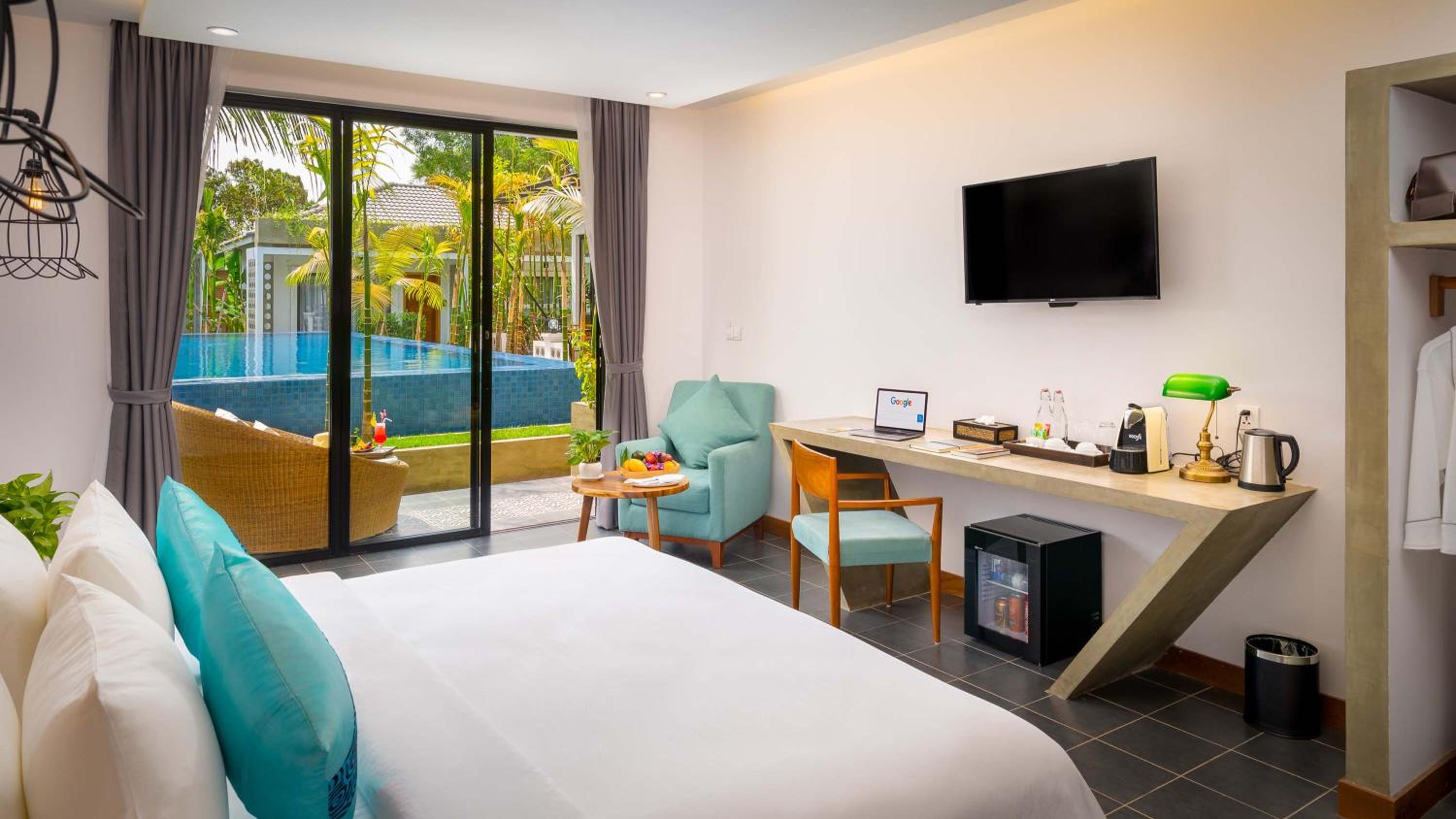 Cabana Suite Pool Access - Photo 2
