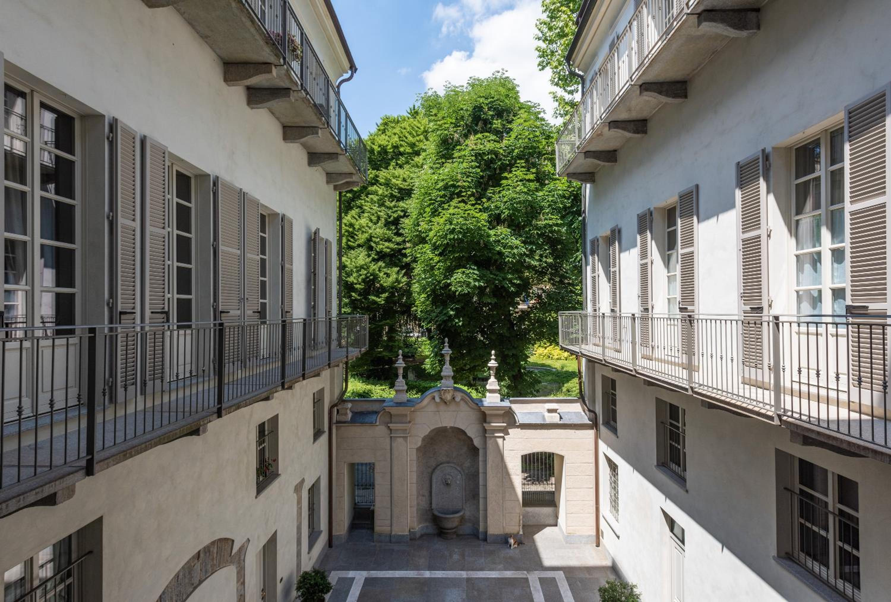 Apartment with Balcony - Photo 13