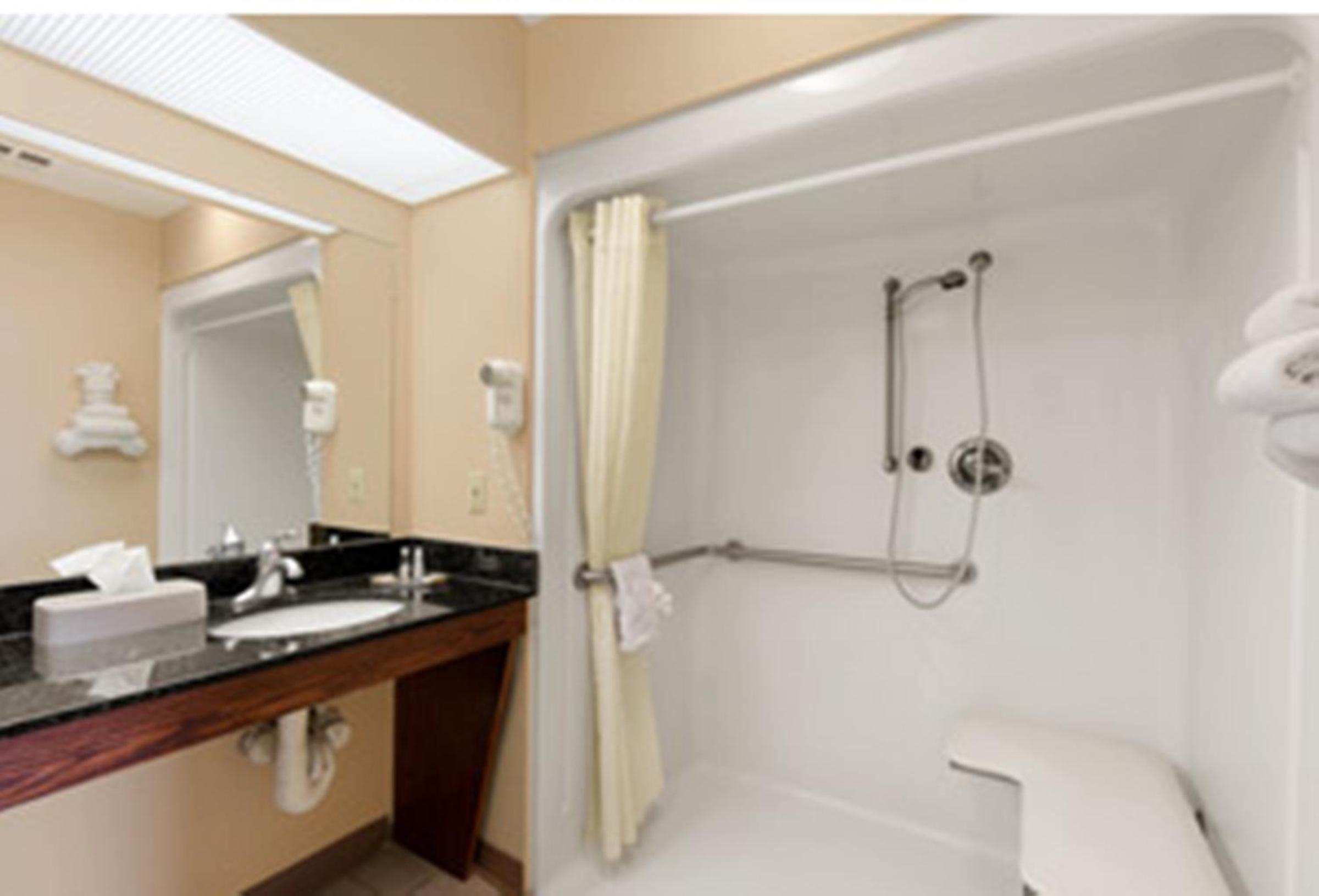 Double Room - Disability Access/Non-Smoking - Photo 4