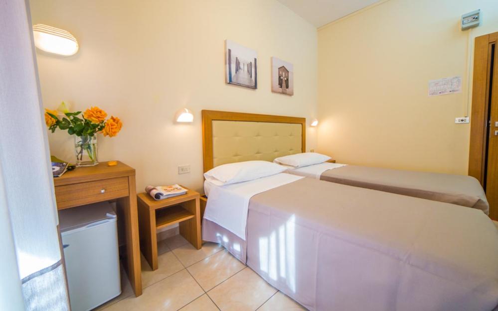 Twin Room - Photo 1