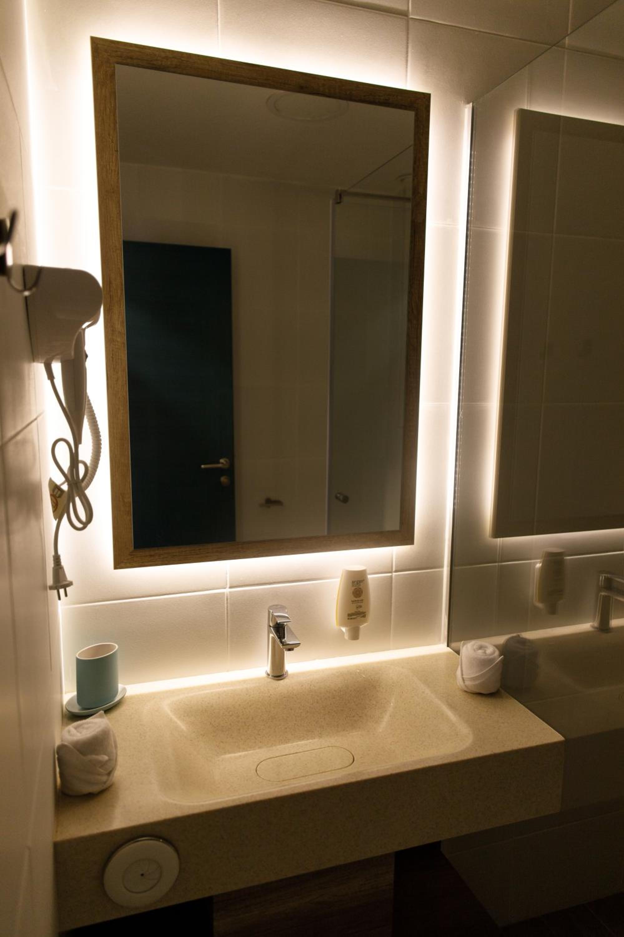 Twin Room - Photo 6