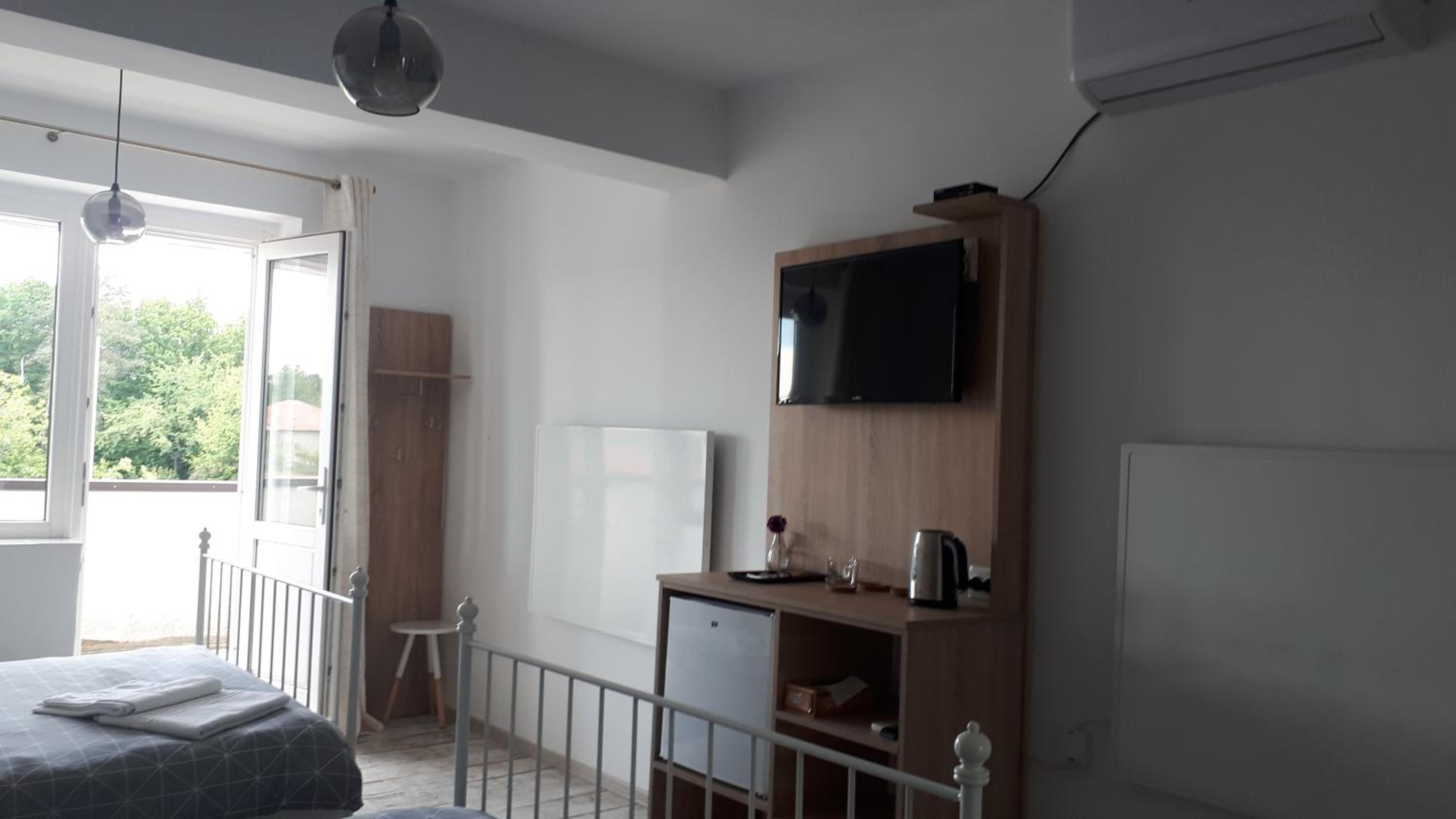 Family Room - Photo 2
