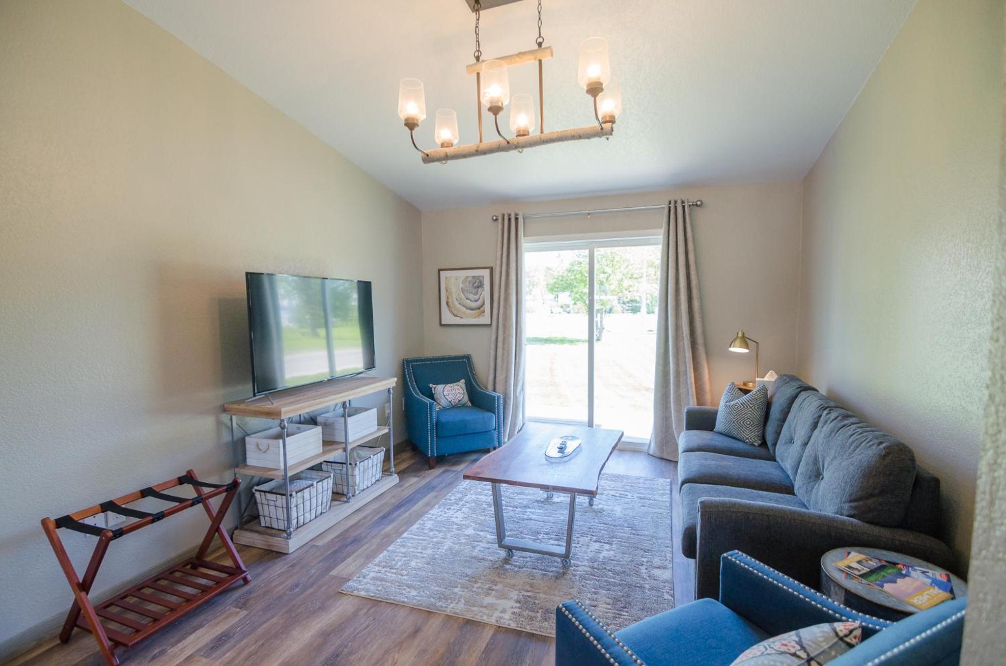 Deluxe Queen Suite