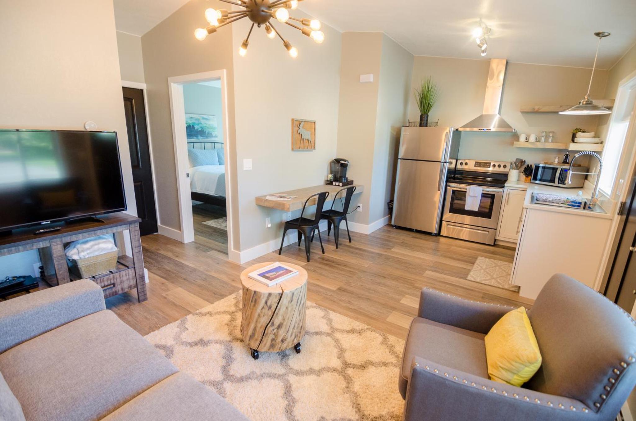 Deluxe Queen Suite