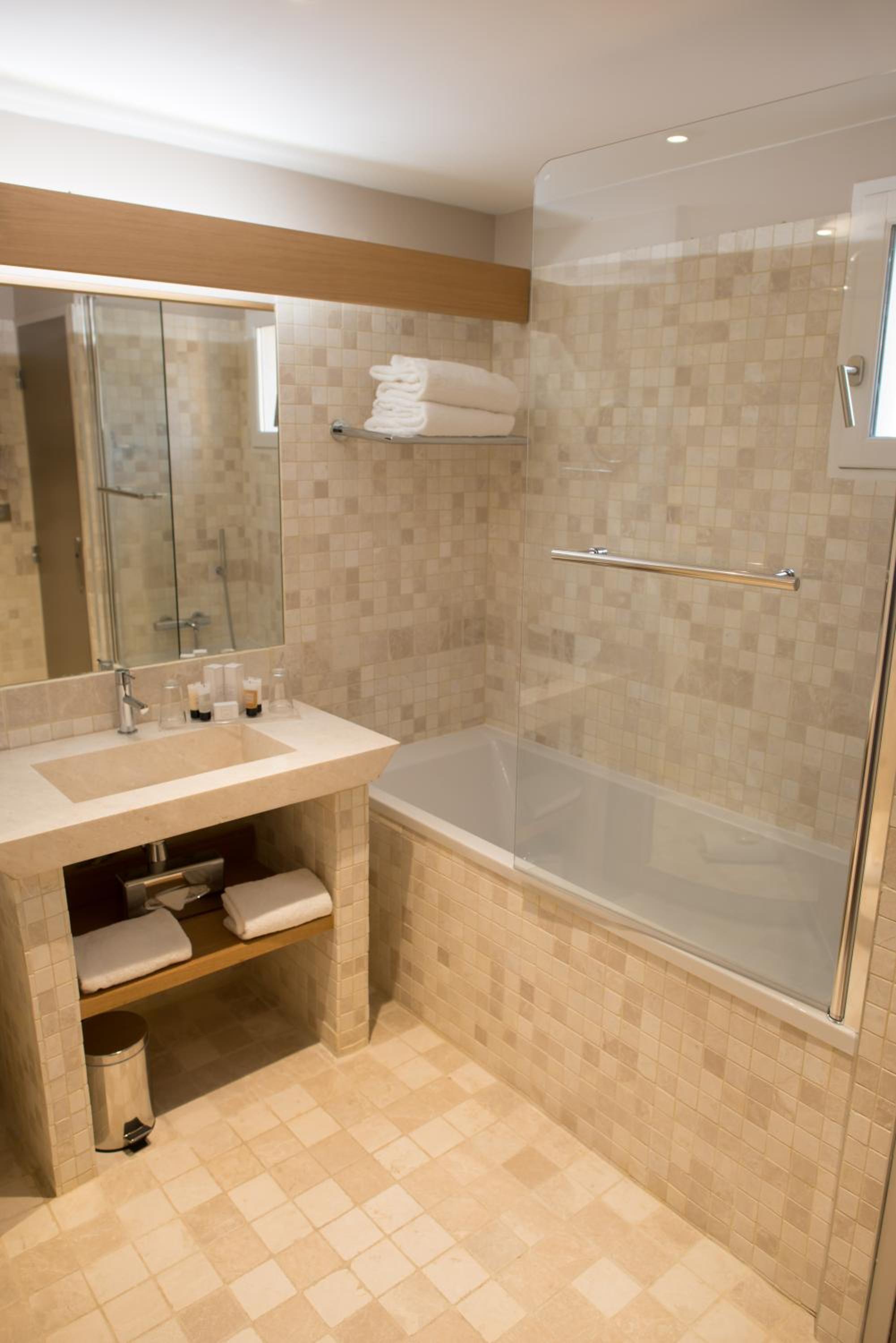 Deluxe Room with Sea and Golf Course View - Photo 3