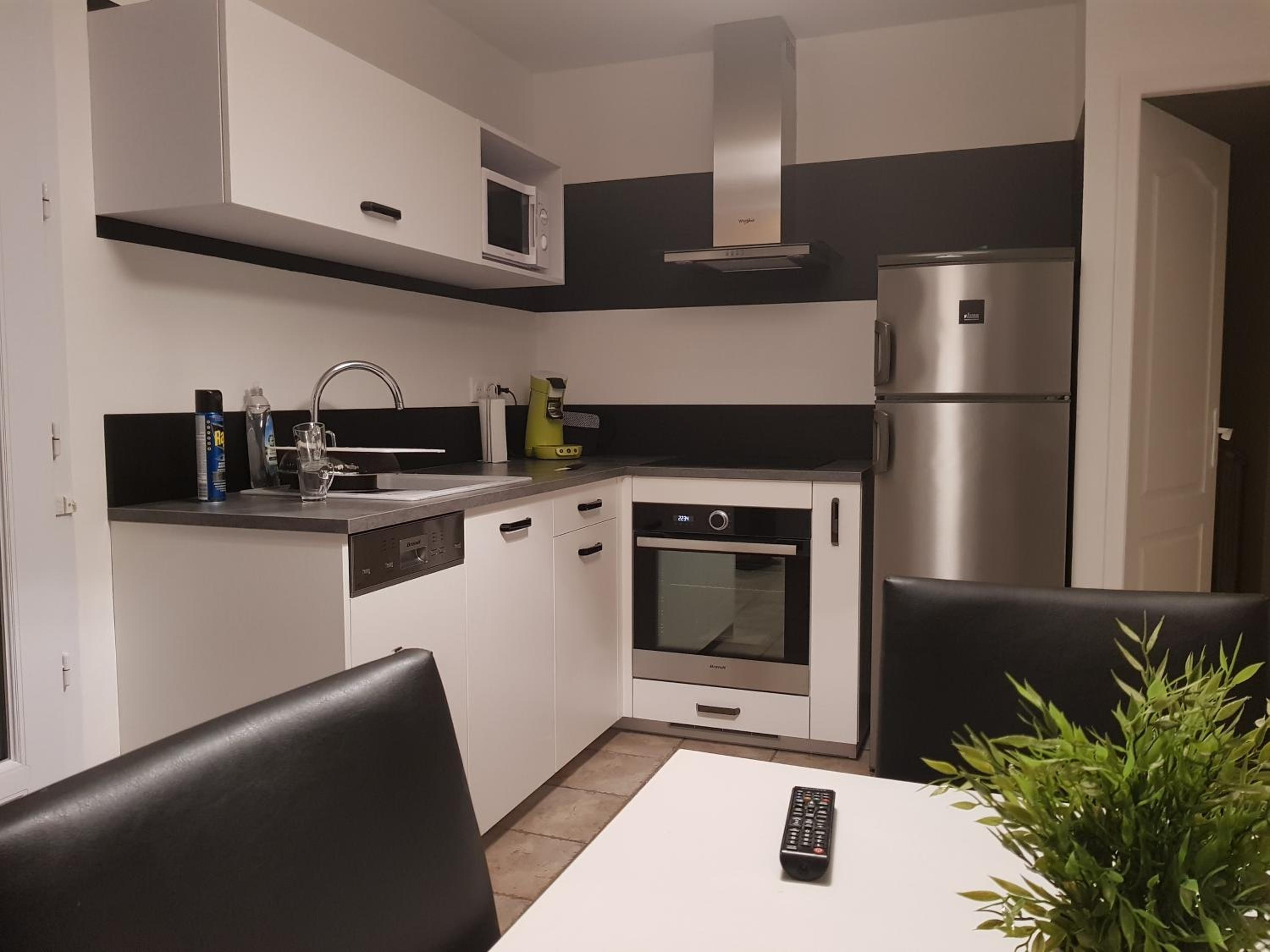 Studio Apartment - Photo 18