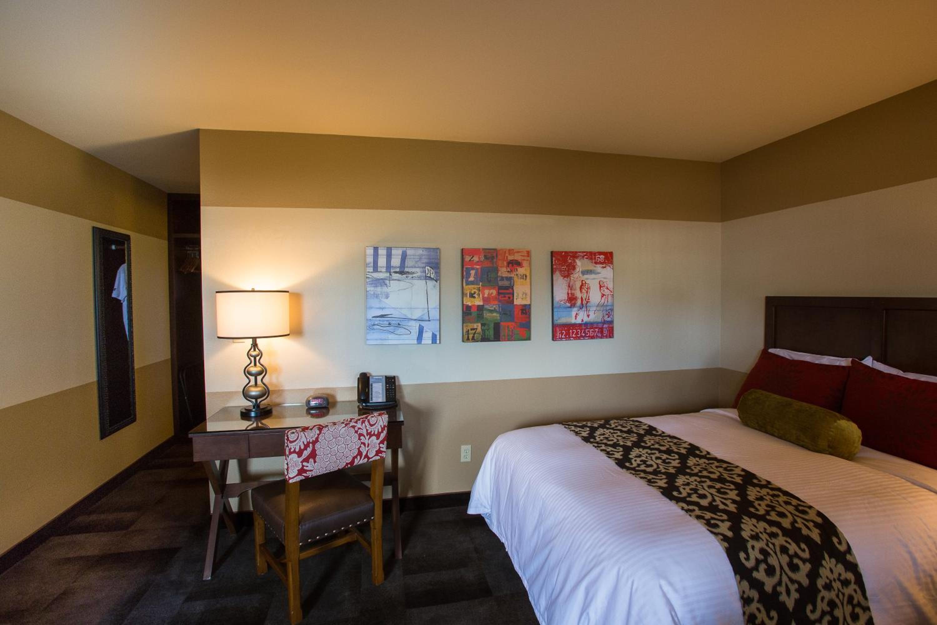 Standard Room, 1 King Bed, Non-Smoking - Photo 3