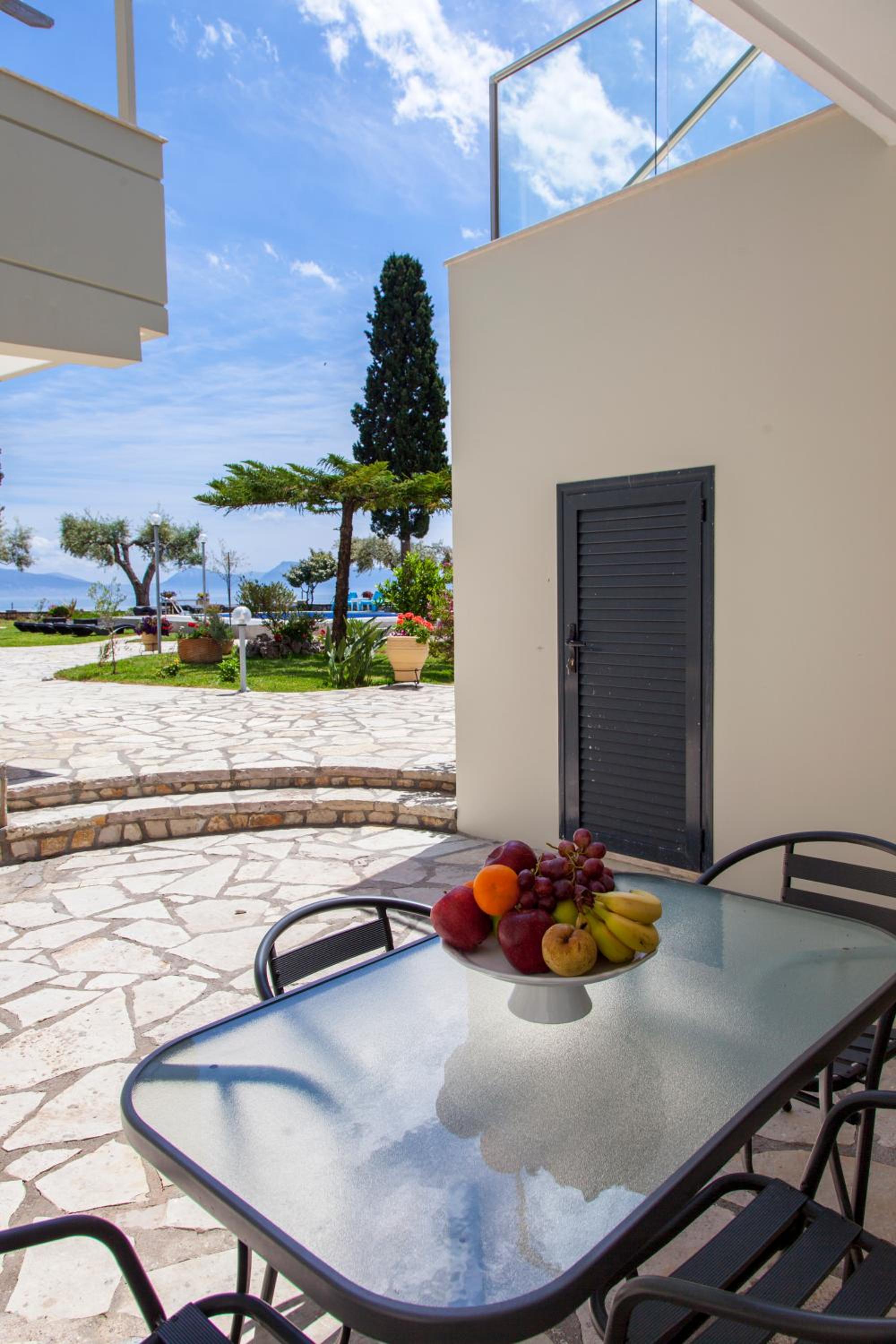 Family Room with Side Sea View photo 2
