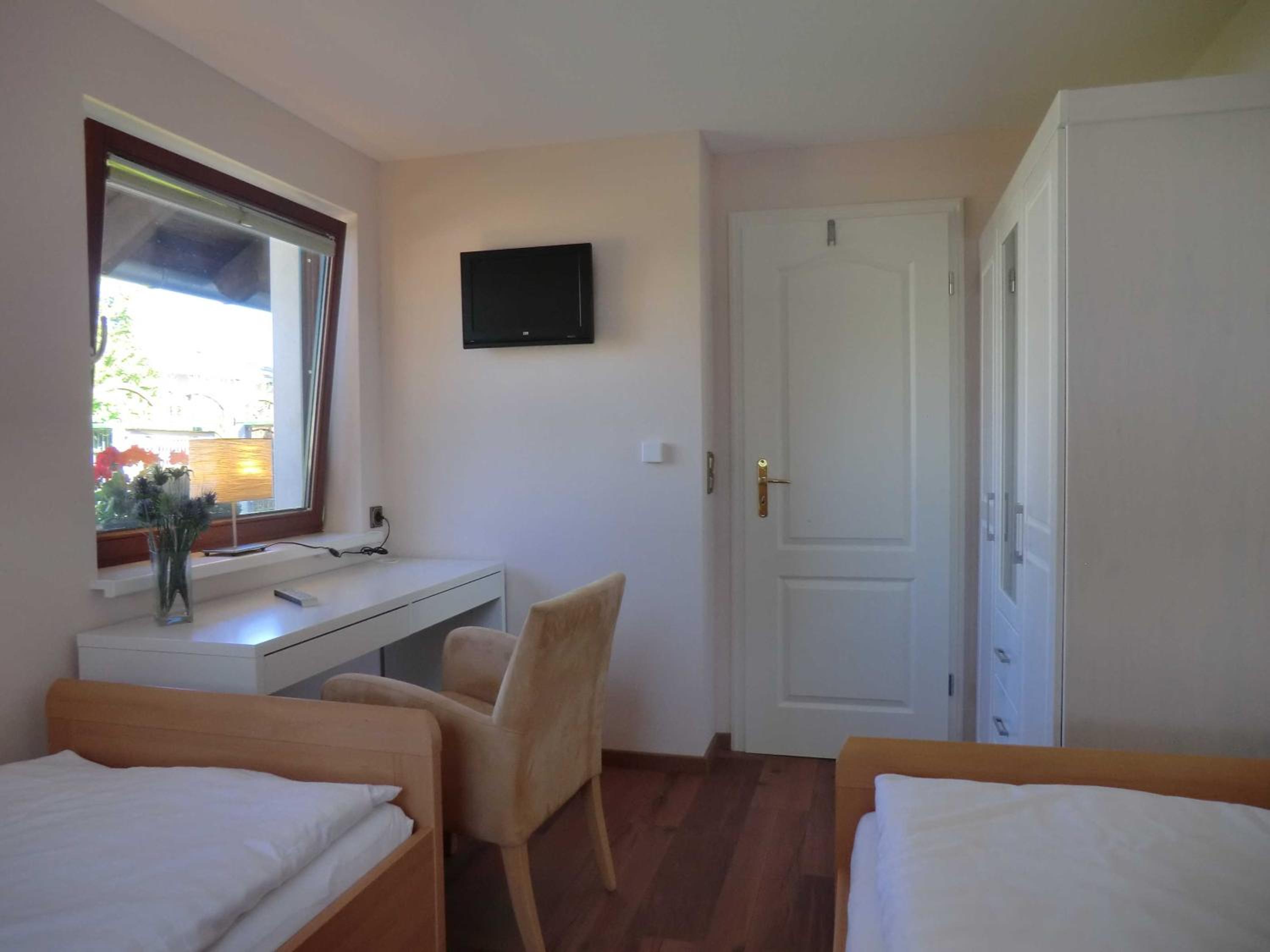 Two-Bedroom Apartment with Two Bathrooms - Photo 6