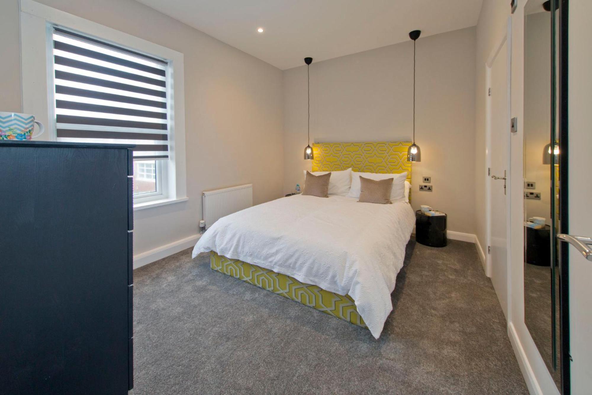 One-Bedroom Apartment - Photo 2