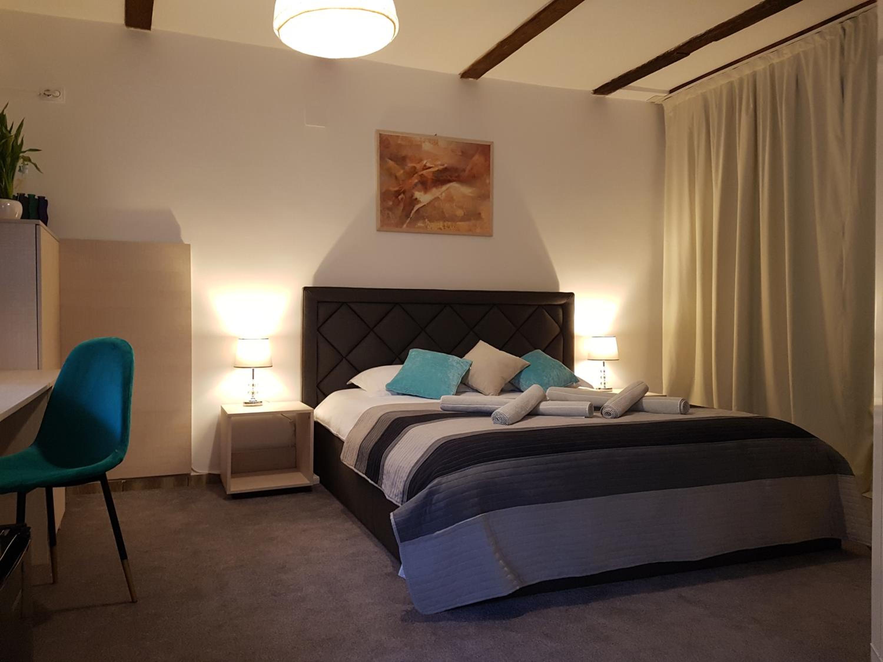 Queen Room with Pool View - Photo 1